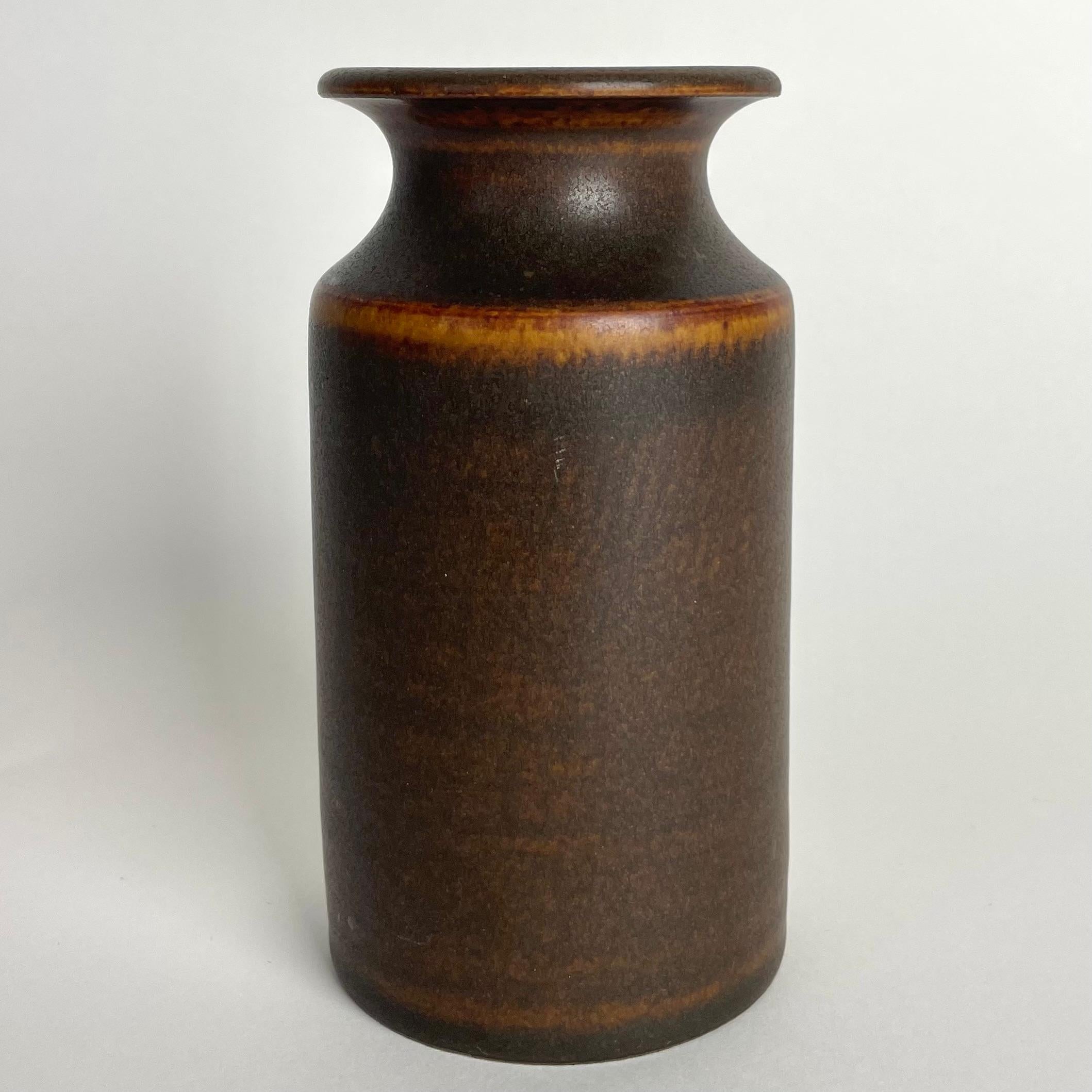 Mid-Century moderno Bellissimo vaso in gres di Erich and Ingrid Triller, Tobo, della linea Mid-Century Modern in vendita