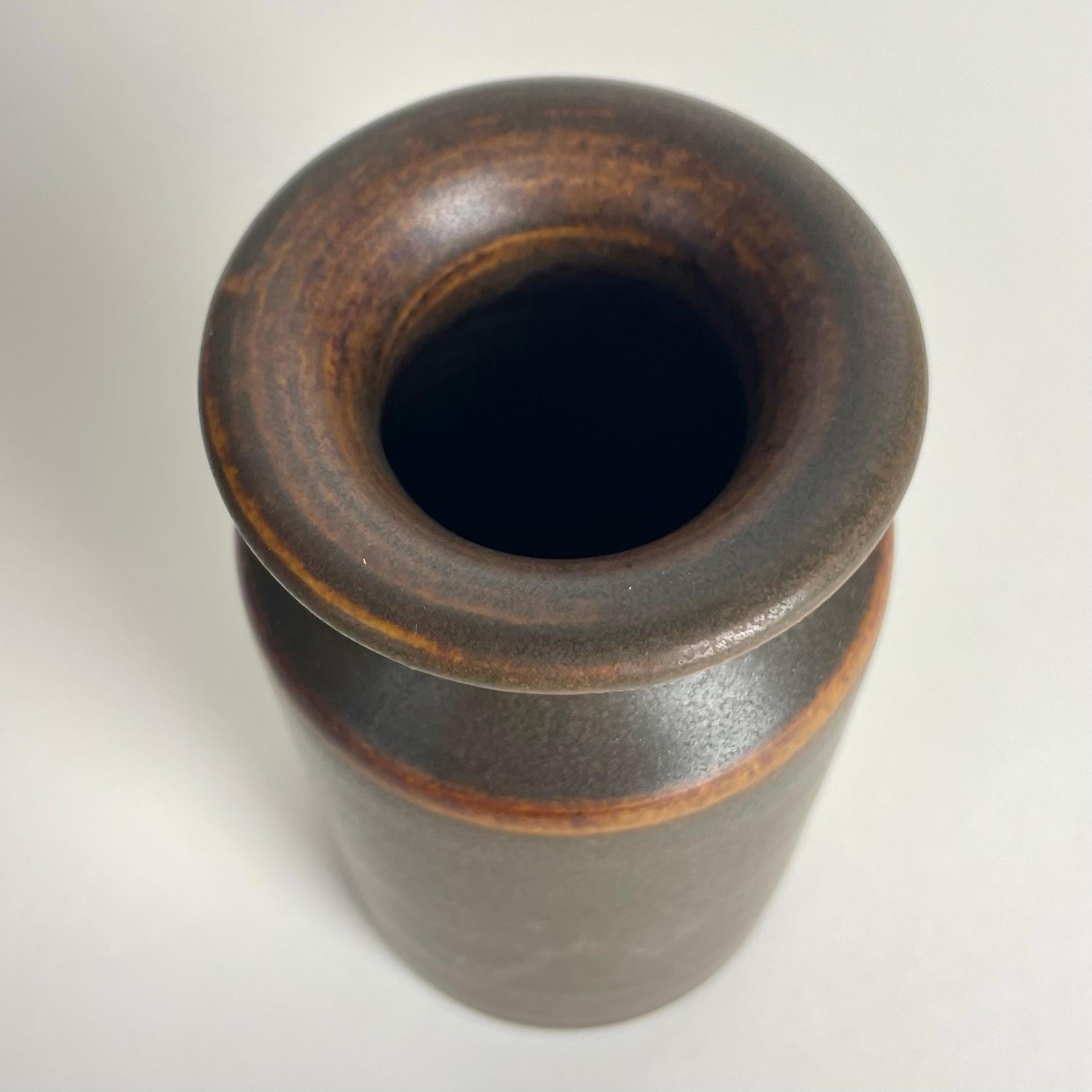 Bellissimo vaso in gres di Erich and Ingrid Triller, Tobo, della linea Mid-Century Modern In condizioni buone in vendita a Knivsta, SE