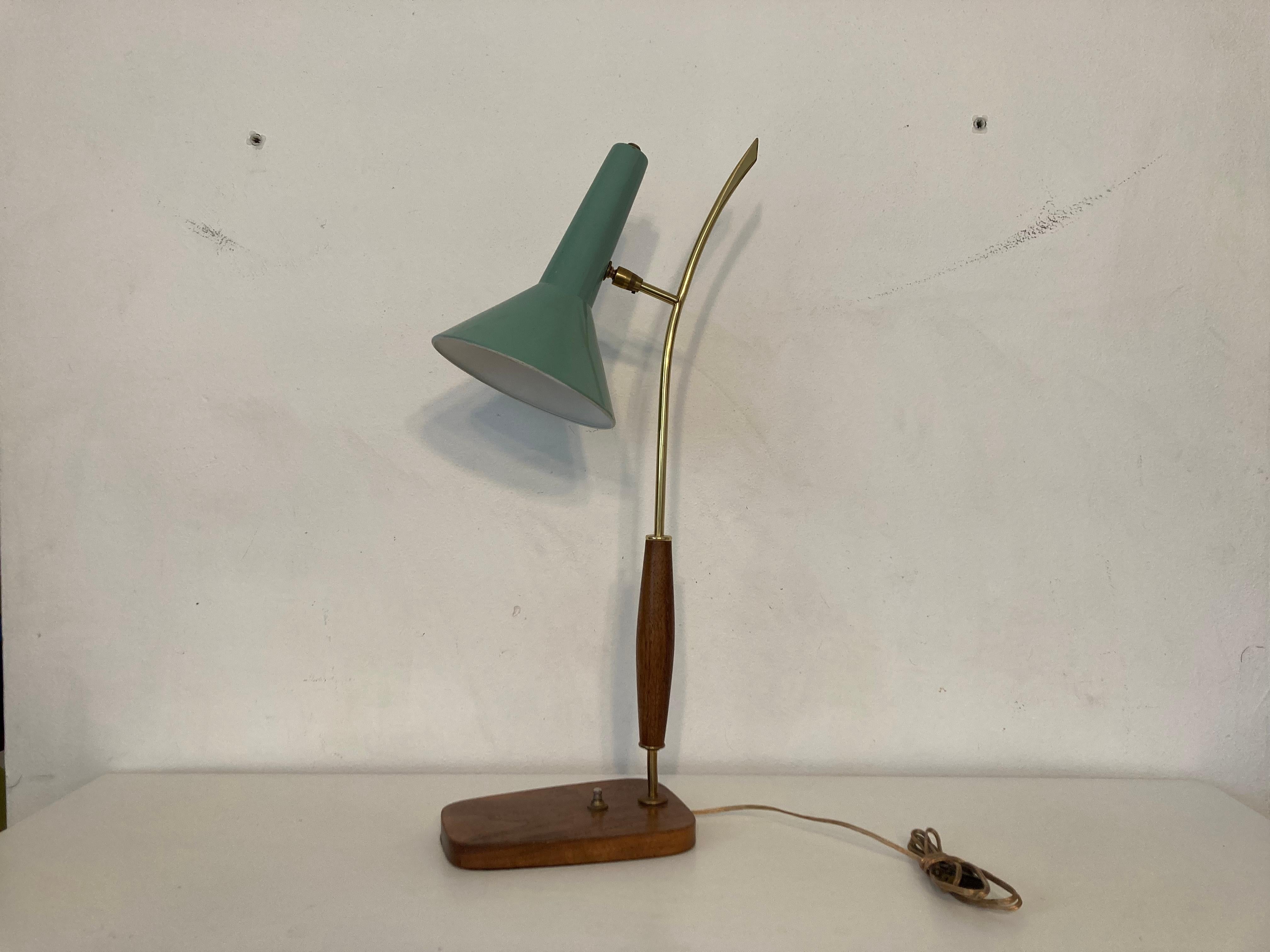 Beautiful Mid Century Modern Table Lamp, Brass, Walnut, 1950s For Sale 12
