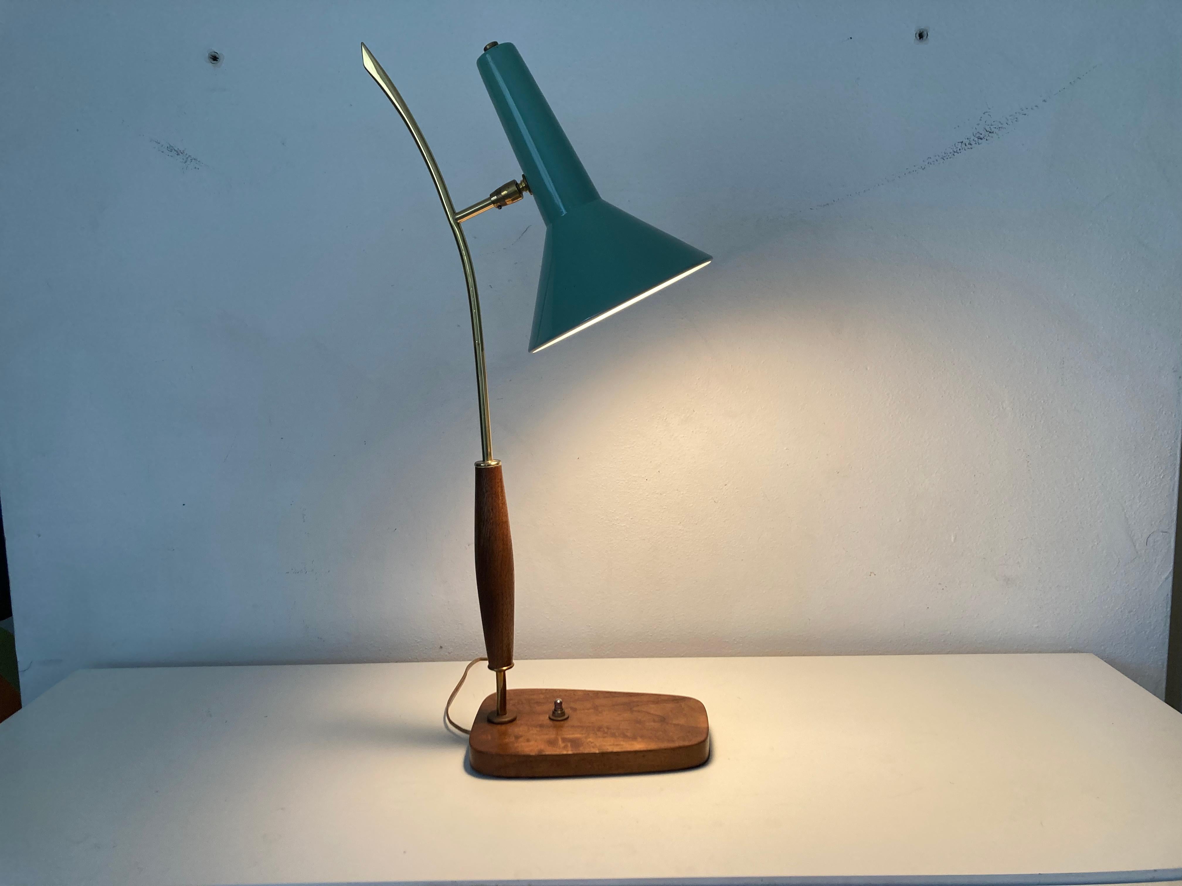 Beautiful Mid Century Modern Table Lamp, Brass, Walnut, 1950s For Sale 13