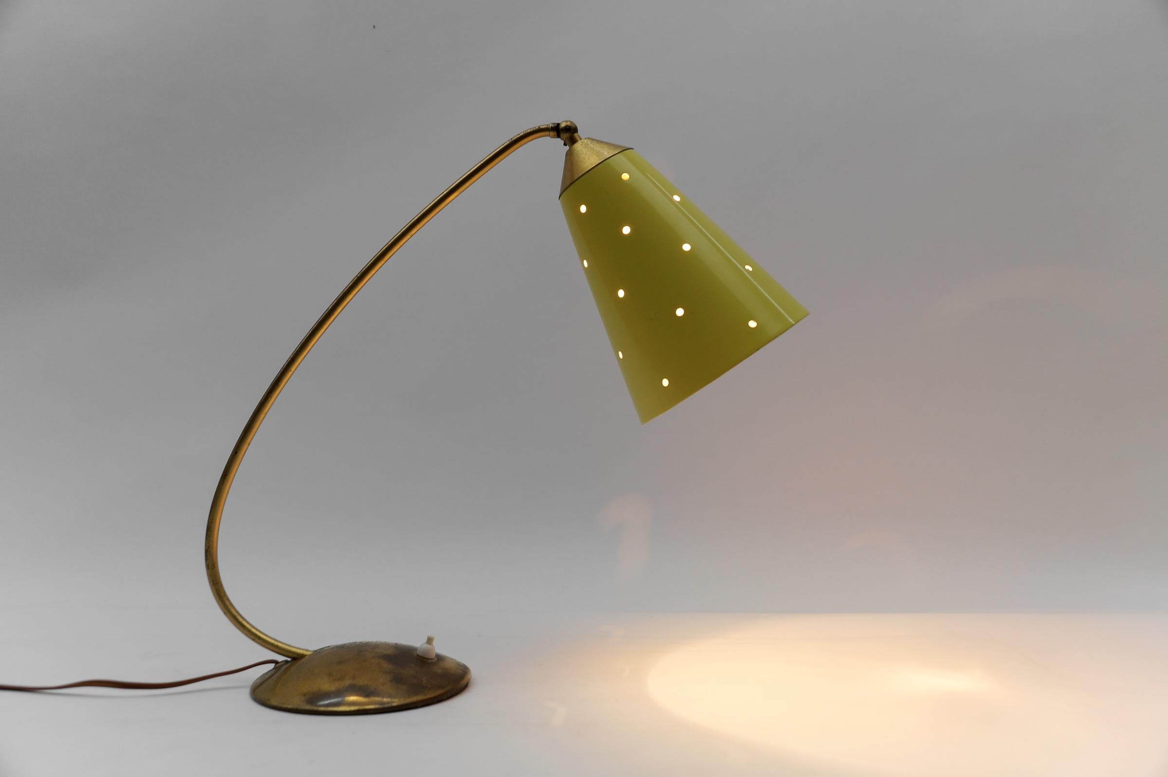 Schöne Mid-Century Modern-Tischlampe aus Messing, 1950er Jahre, Deutschland (Moderne der Mitte des Jahrhunderts) im Angebot
