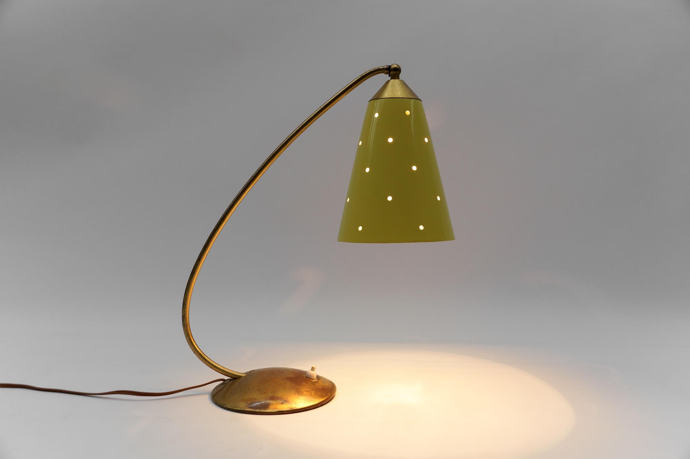 Metal Beautiful Mid-Century Modern Table Lamp in Brass, 1950s Germany For Sale