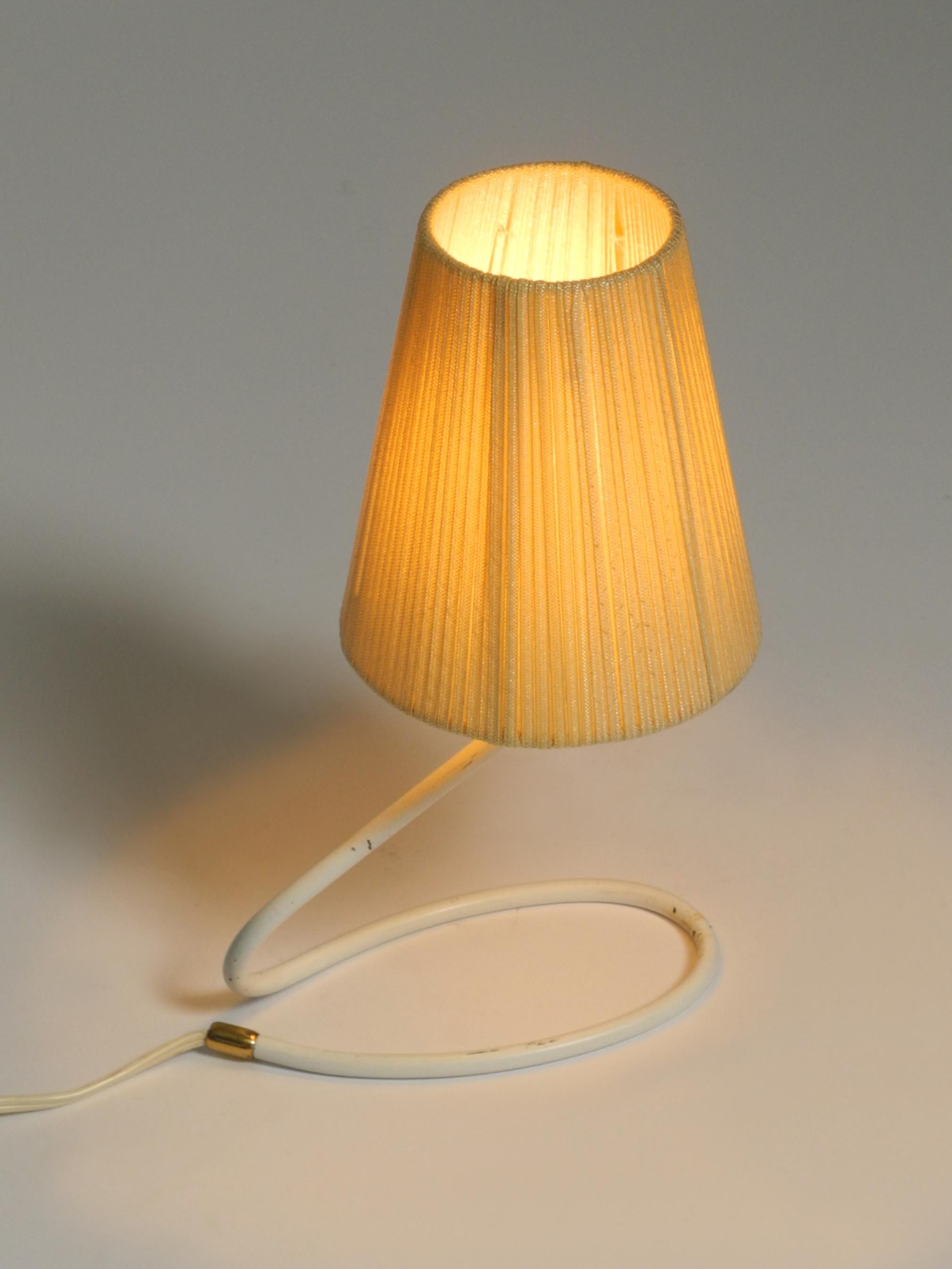 Tedesco Bellissima lampada da tavolo o da parete del Mid Century Modern di Vereinigte Werkstätten in vendita