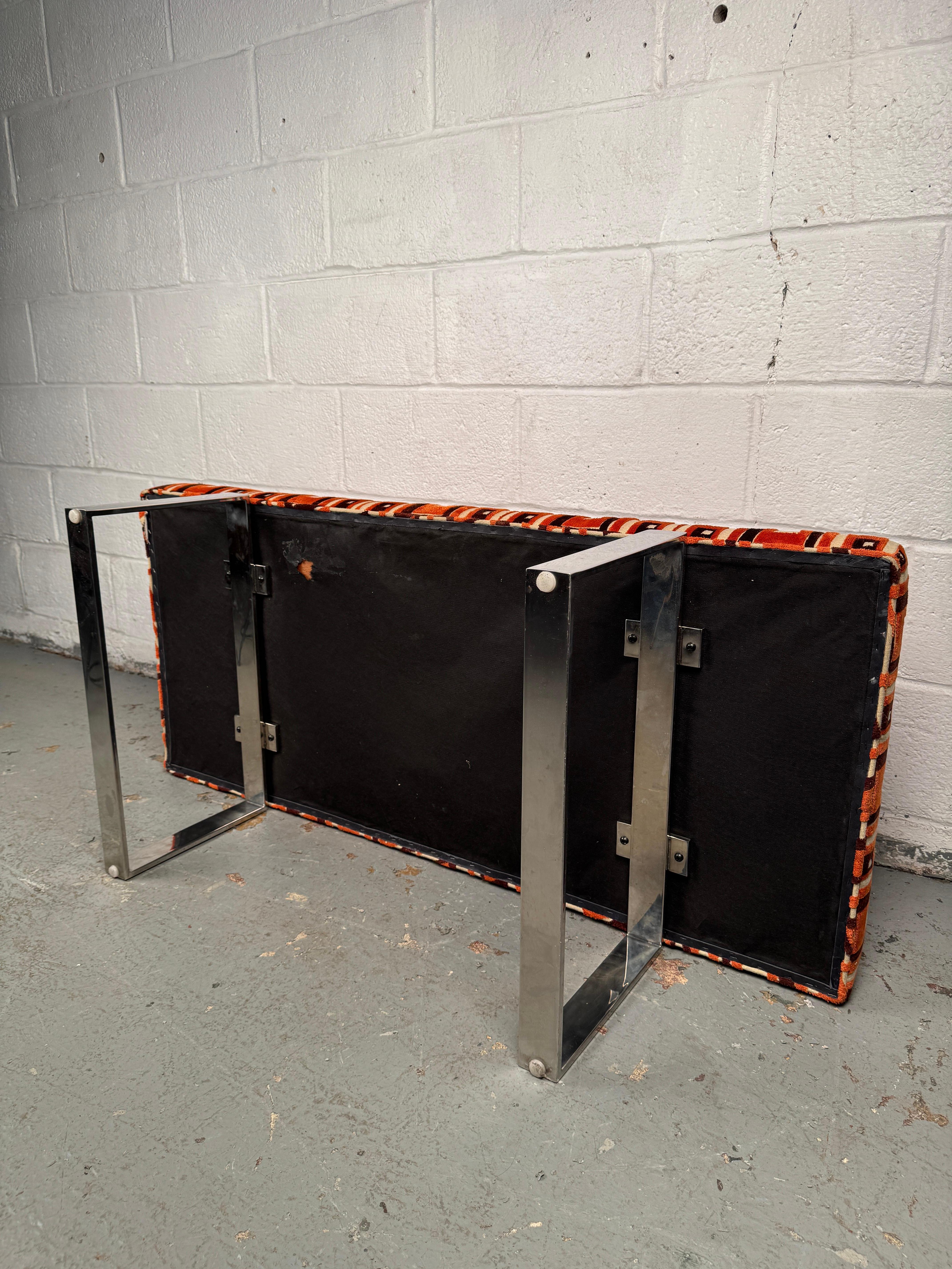 Beautiful Mid-Century Modern Upholstered Bench For Sale 6