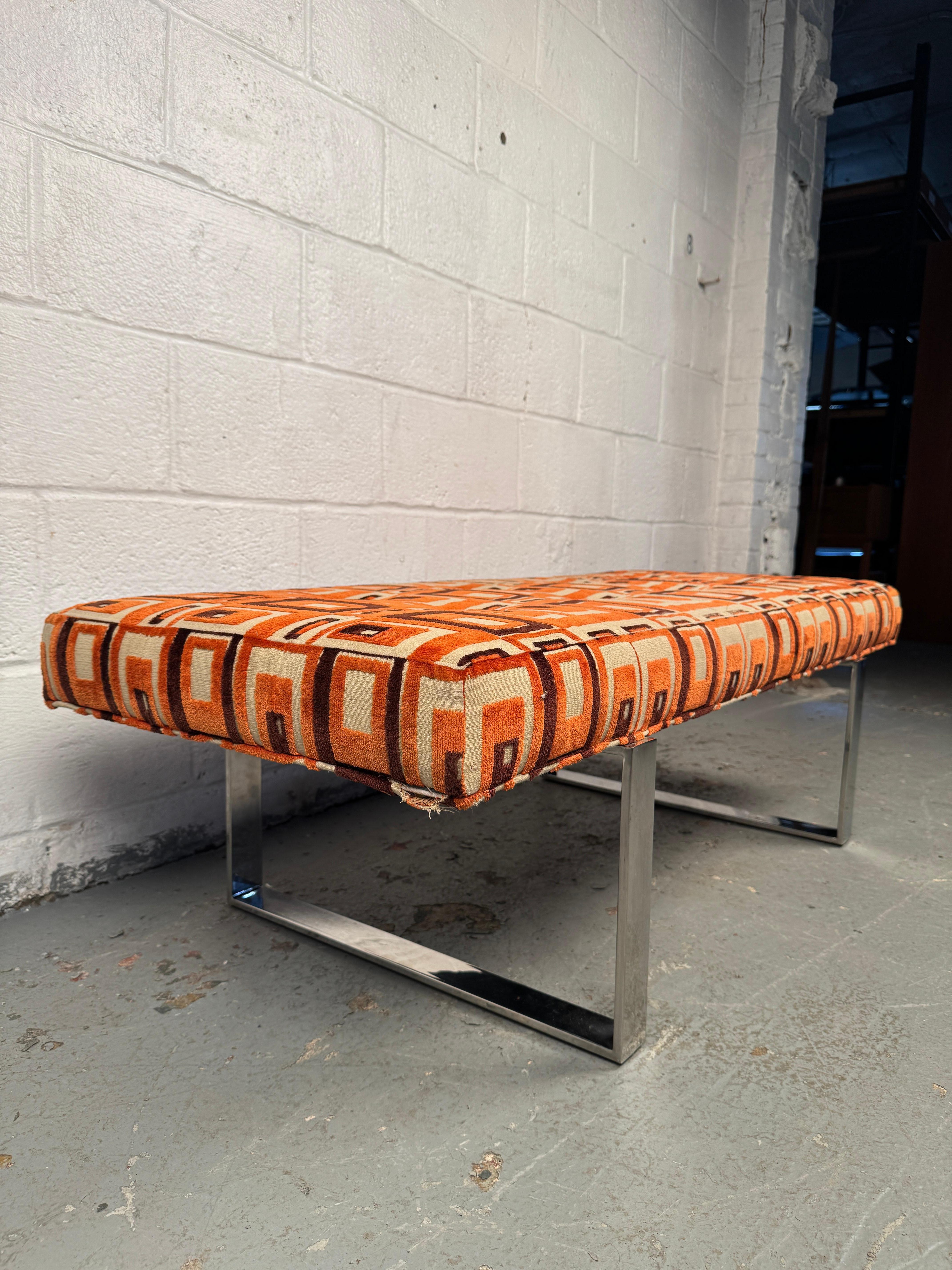 20th Century Beautiful Mid-Century Modern Upholstered Bench For Sale