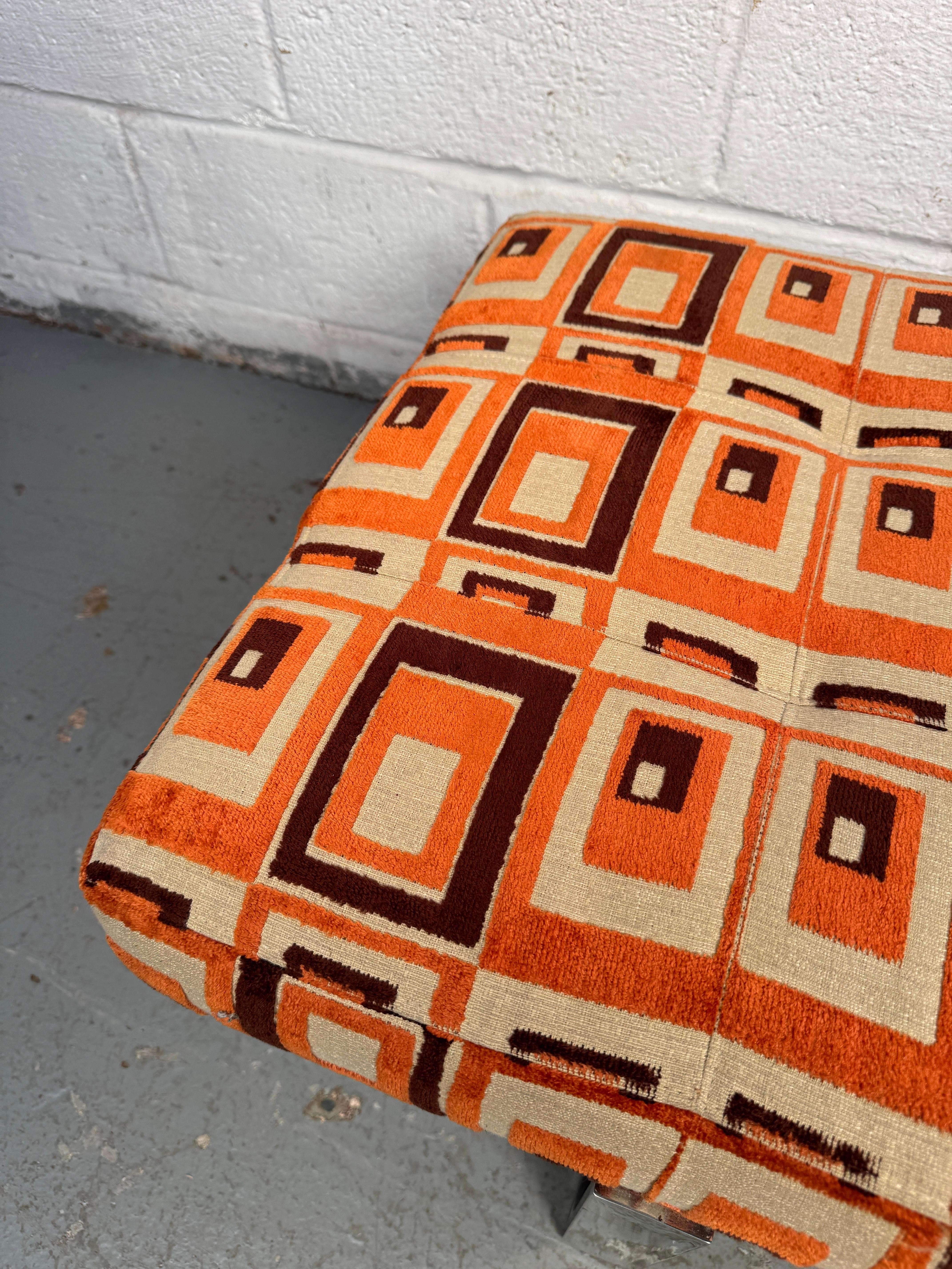 Beautiful Mid-Century Modern Upholstered Bench For Sale 1