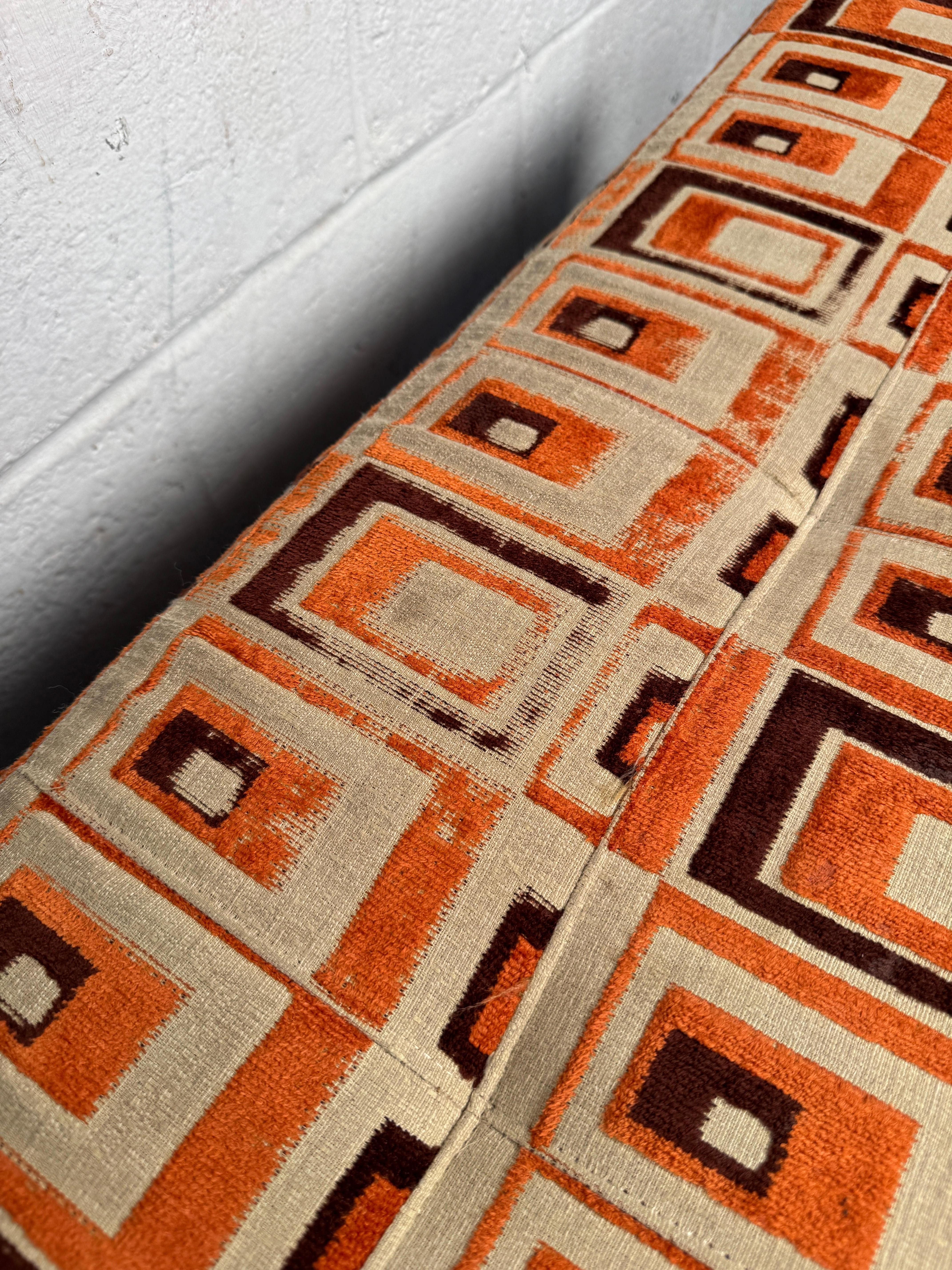 Beautiful Mid-Century Modern Upholstered Bench For Sale 2