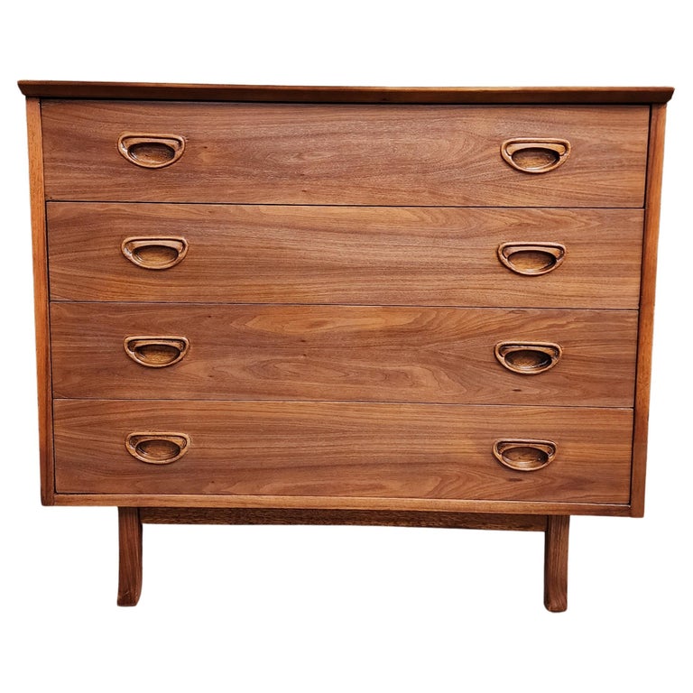 Beautiful MidCentury Modern Walnut Dresser For Sale at 1stDibs