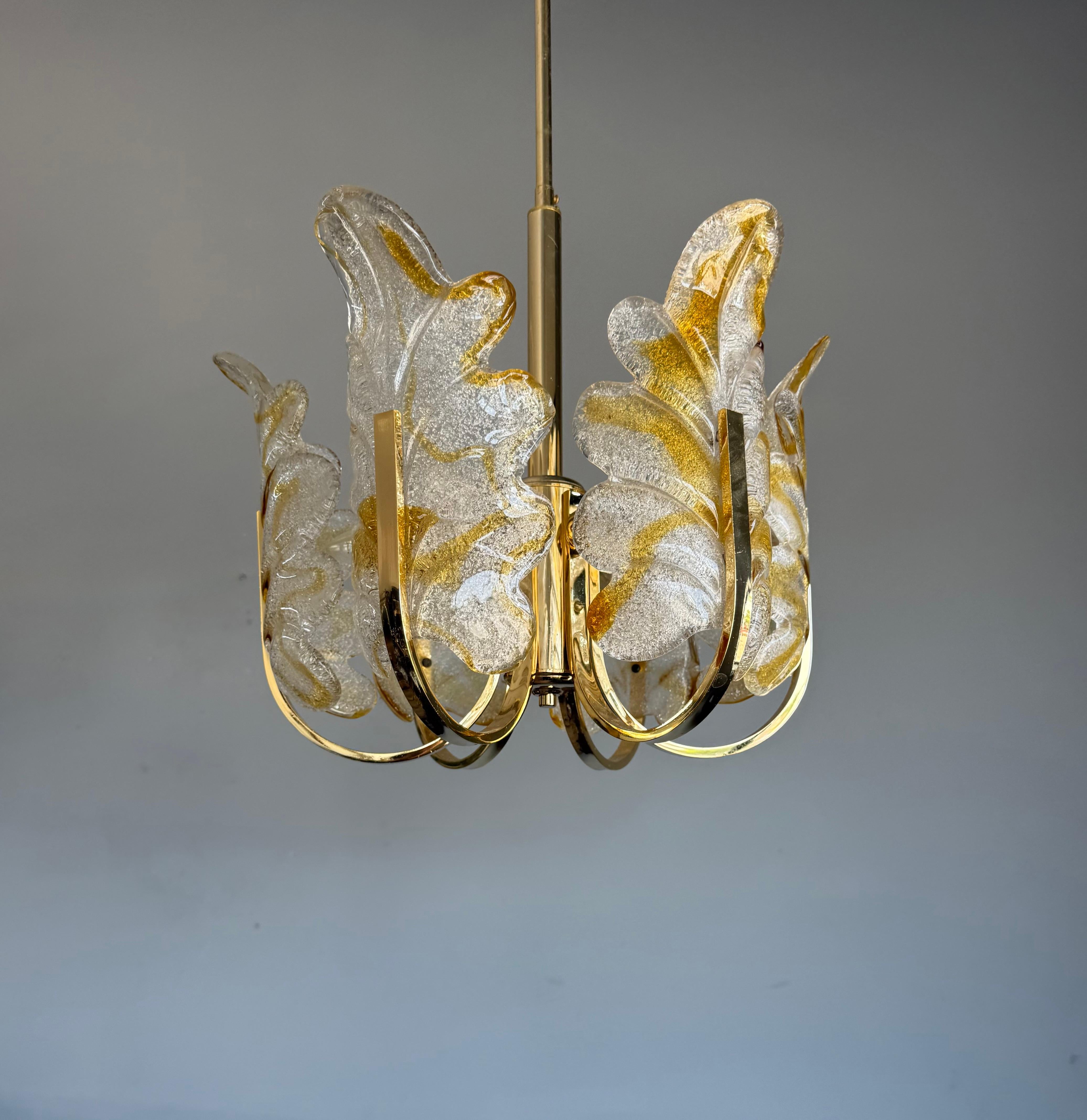 Beautiful Mid-Century Murano Glass & Brass, Leaf Chandelier, Italy, 1970s In Good Condition For Sale In Lisse, NL
