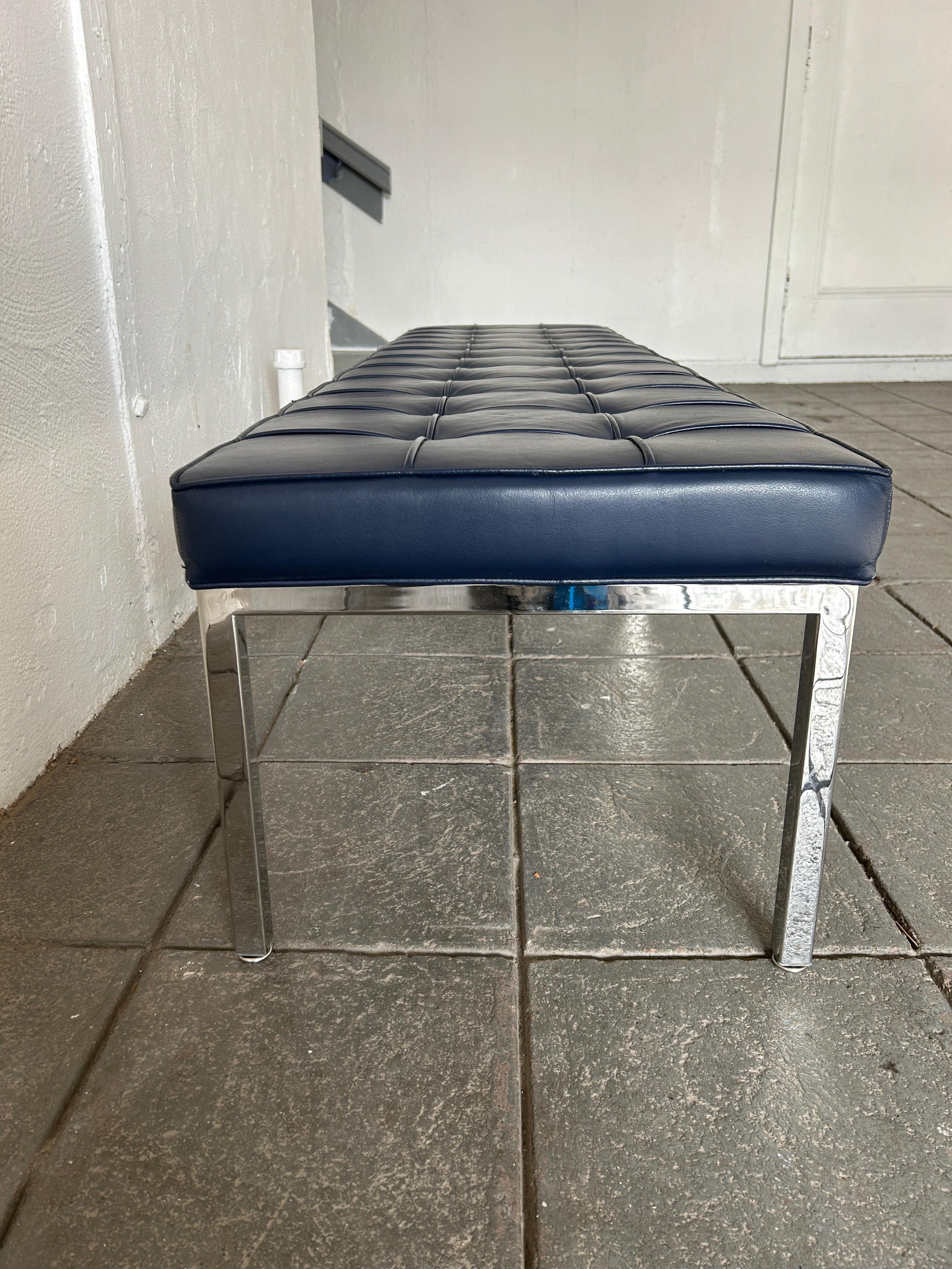 Beautiful Mid-Century Navy Leather Bench Chrome Frame Style of Florence Knoll For Sale 3