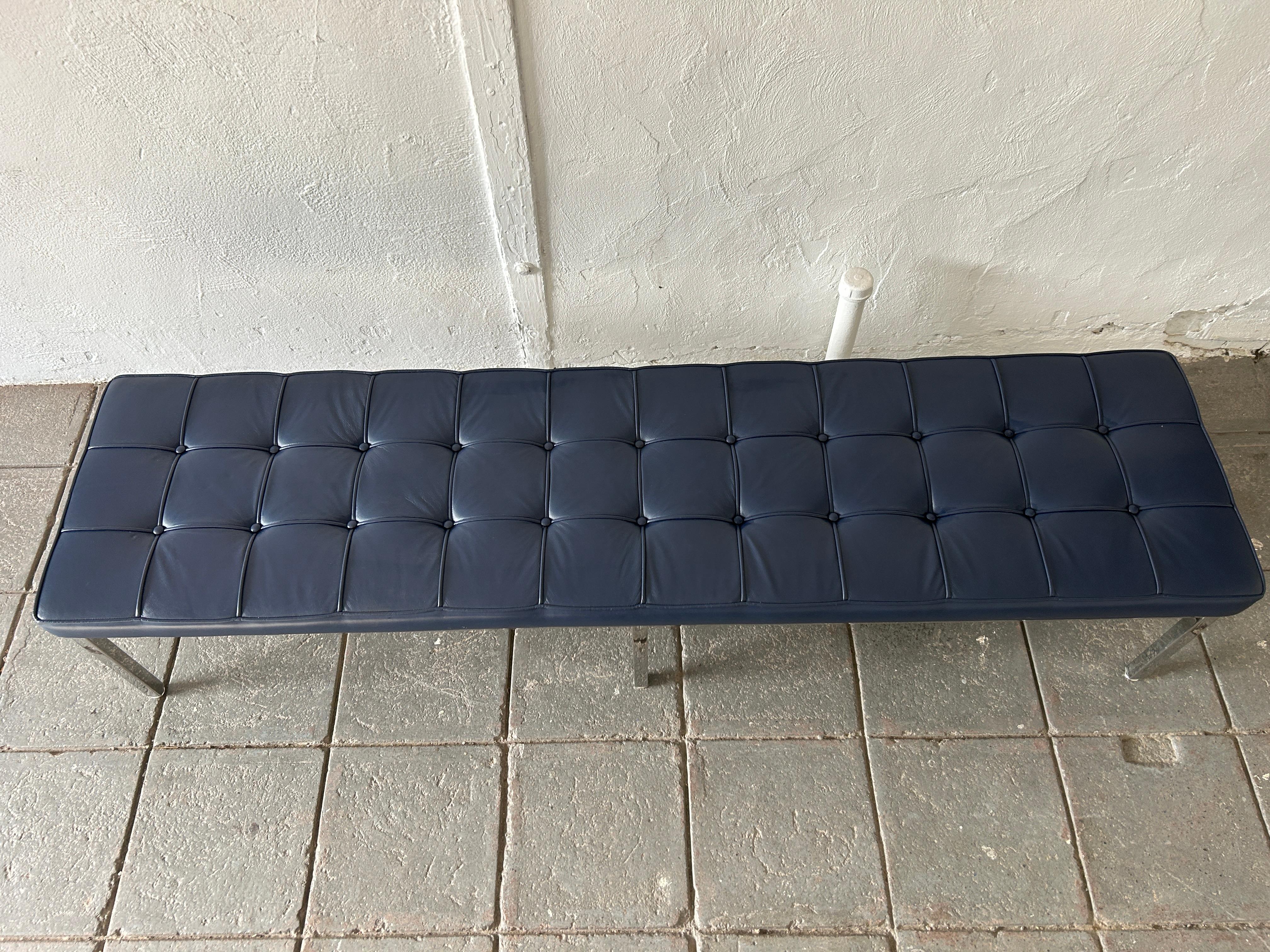 Beautiful Mid-Century Navy Leather Bench Chrome Frame Style of Florence Knoll In Good Condition For Sale In BROOKLYN, NY