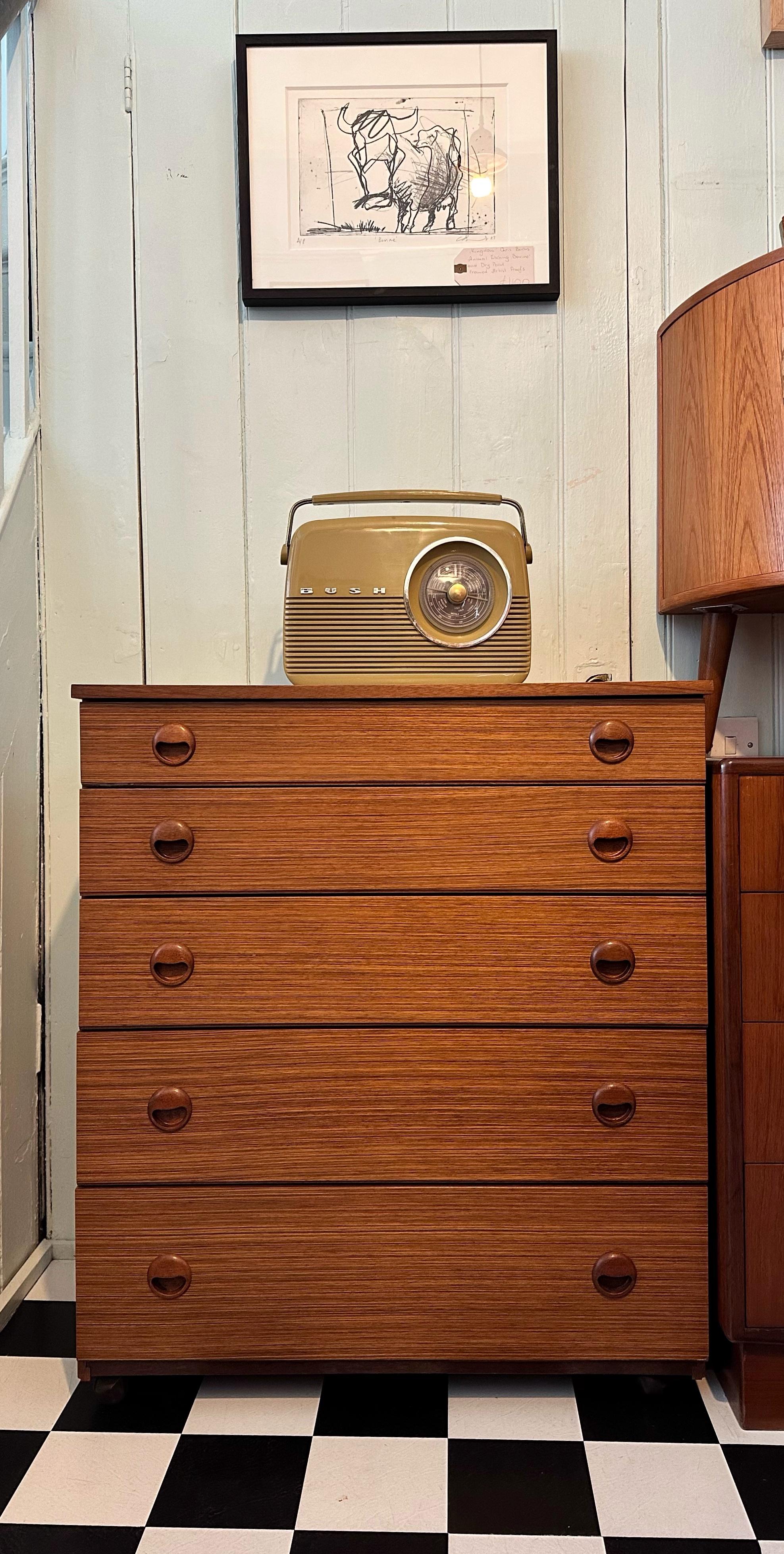 Beautiful Mid Century Retro Teak Chest of Drawers by Schreiber For Sale 2
