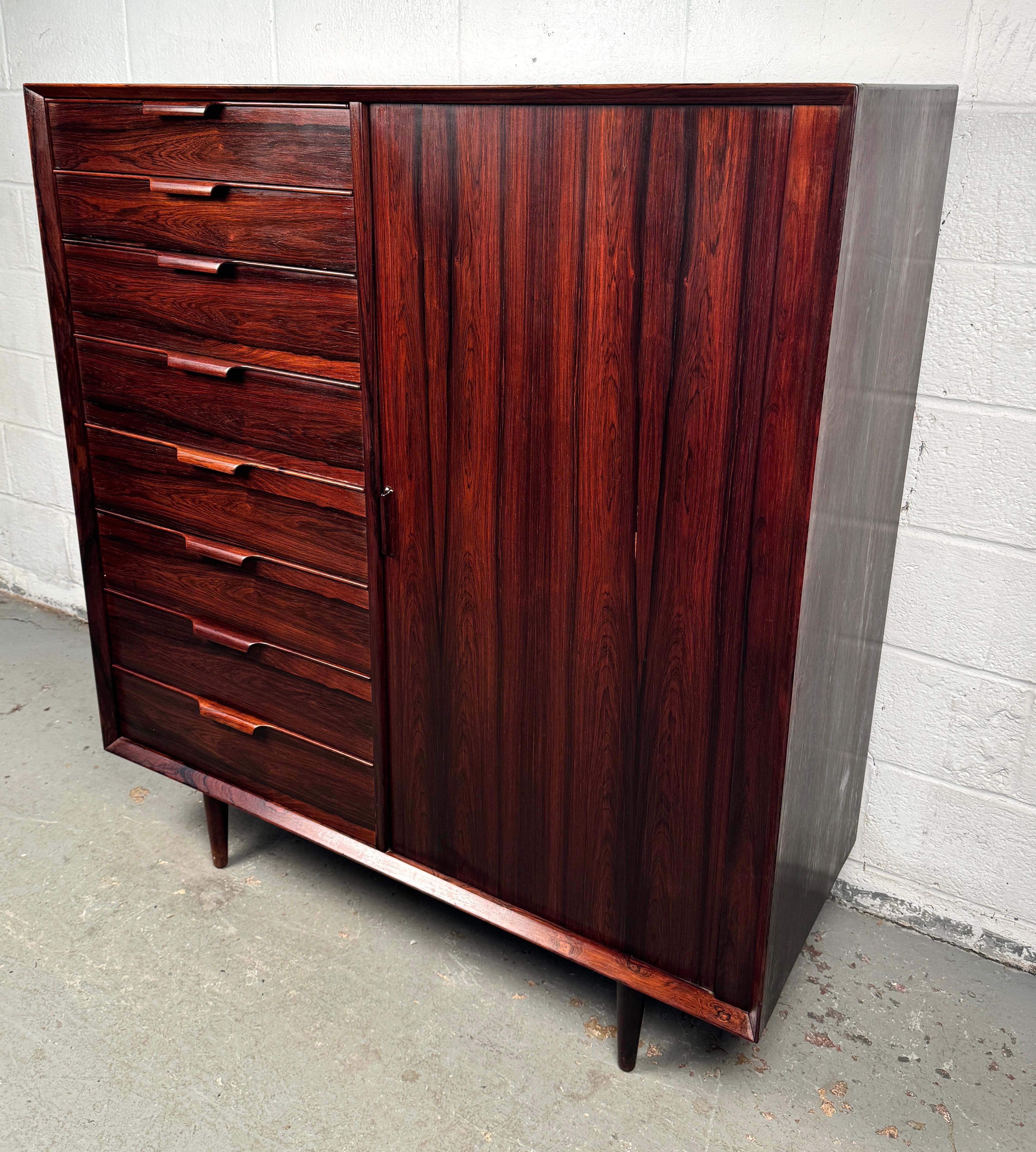 Mid-Century Modern Magnifiques coffres d'homme en bois de rose du milieu du siècle par Falster en vente