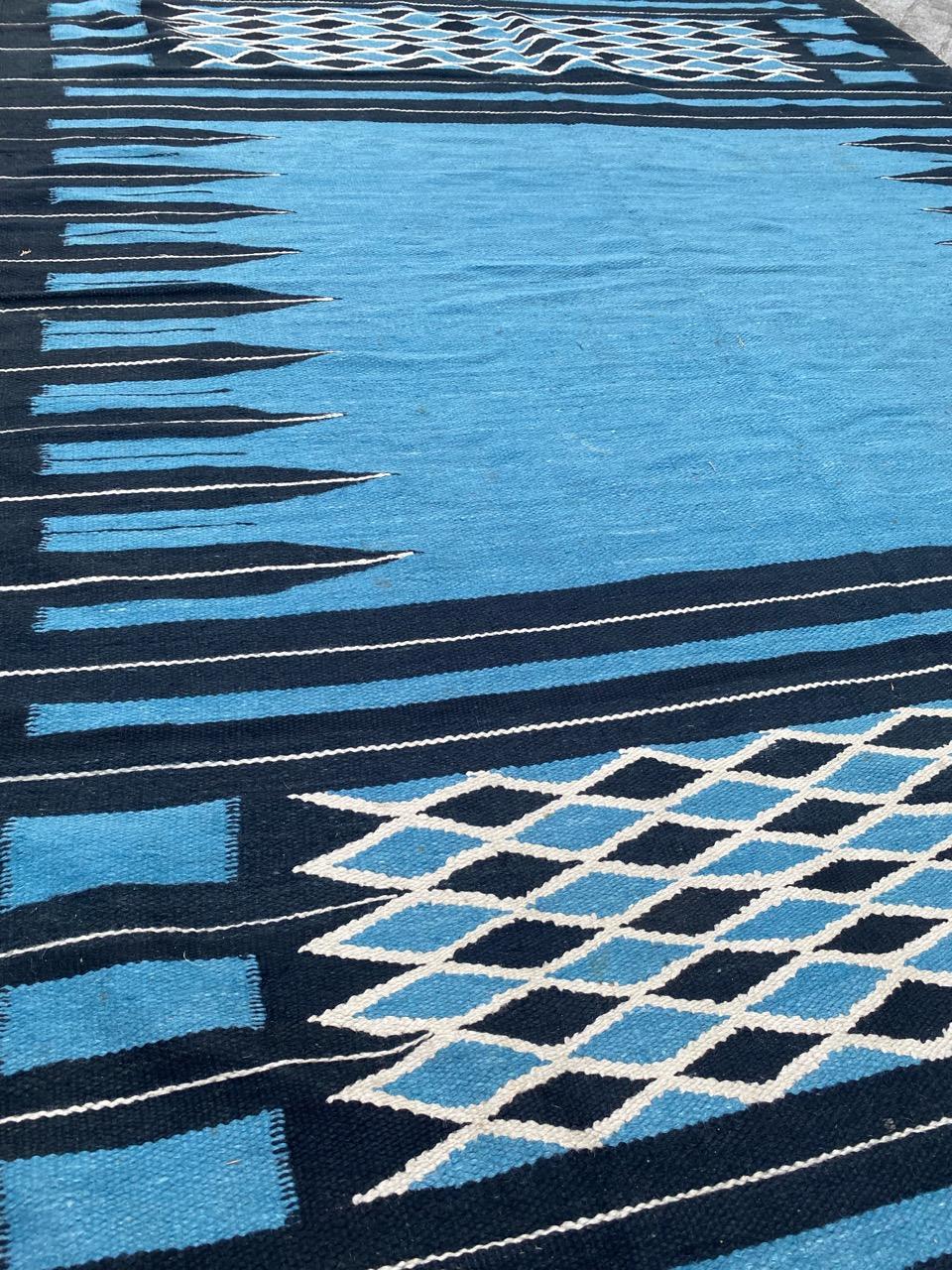 Preciosa alfombra plana escandinava de mediados de siglo Kilim de Bobyrug en venta 2