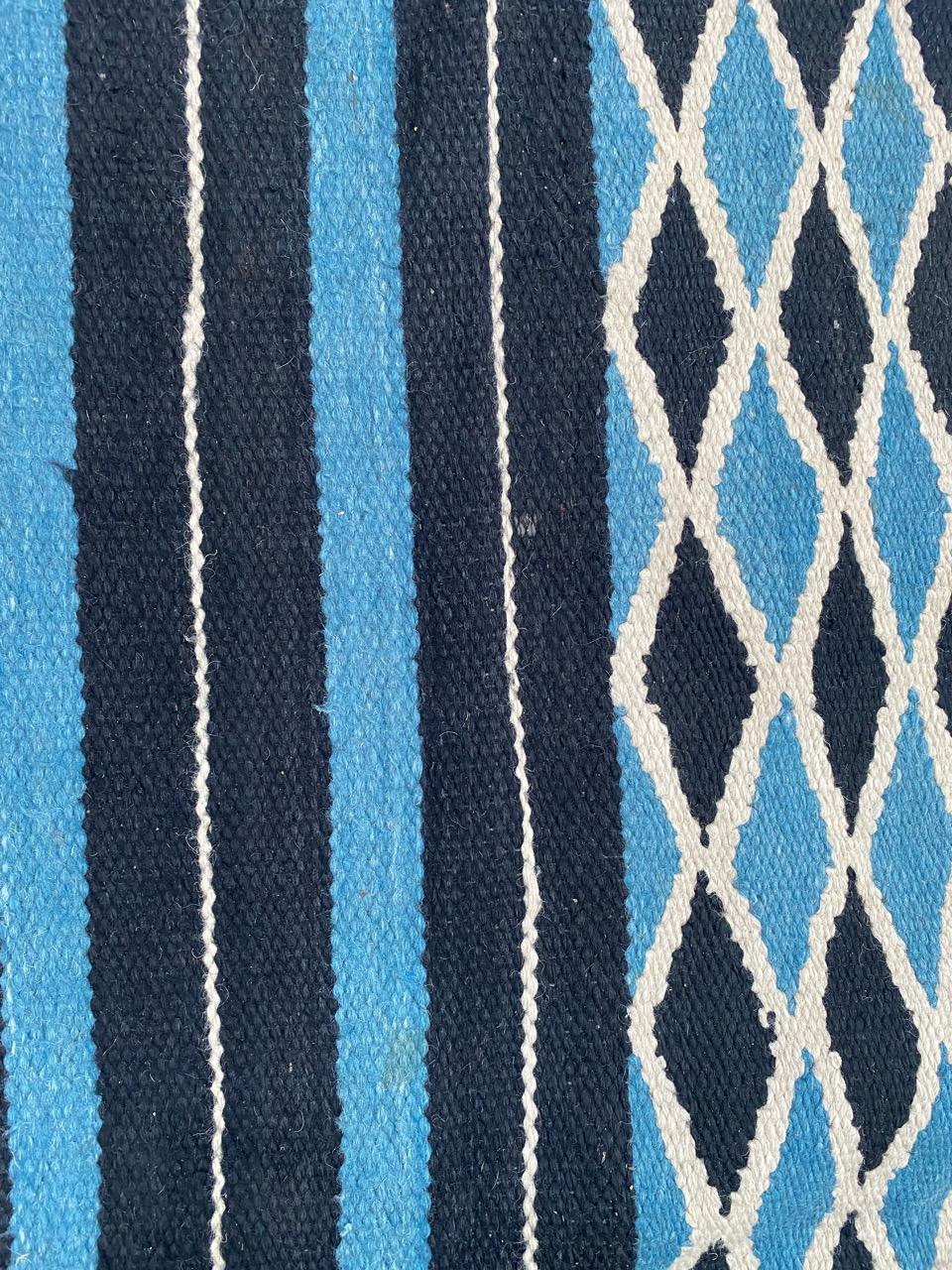 Preciosa alfombra plana escandinava de mediados de siglo Kilim de Bobyrug en venta 4