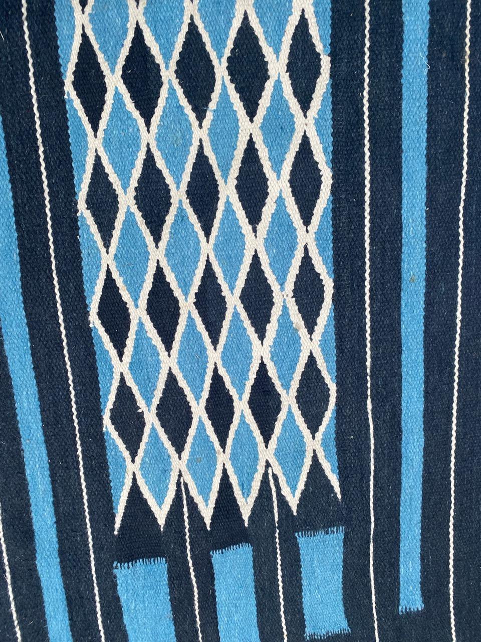Scandinave Bobyrug's Beautiful Mid Century Scandinavian Flat Rug Kilim (tapis plat scandinave du milieu du siècle) en vente