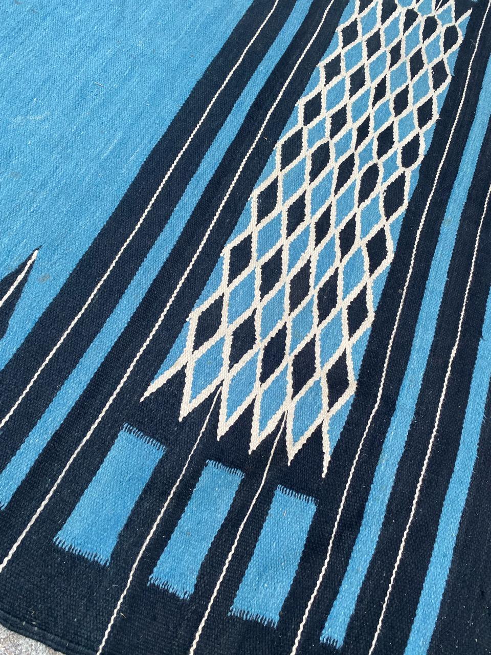 20ième siècle Bobyrug's Beautiful Mid Century Scandinavian Flat Rug Kilim (tapis plat scandinave du milieu du siècle) en vente