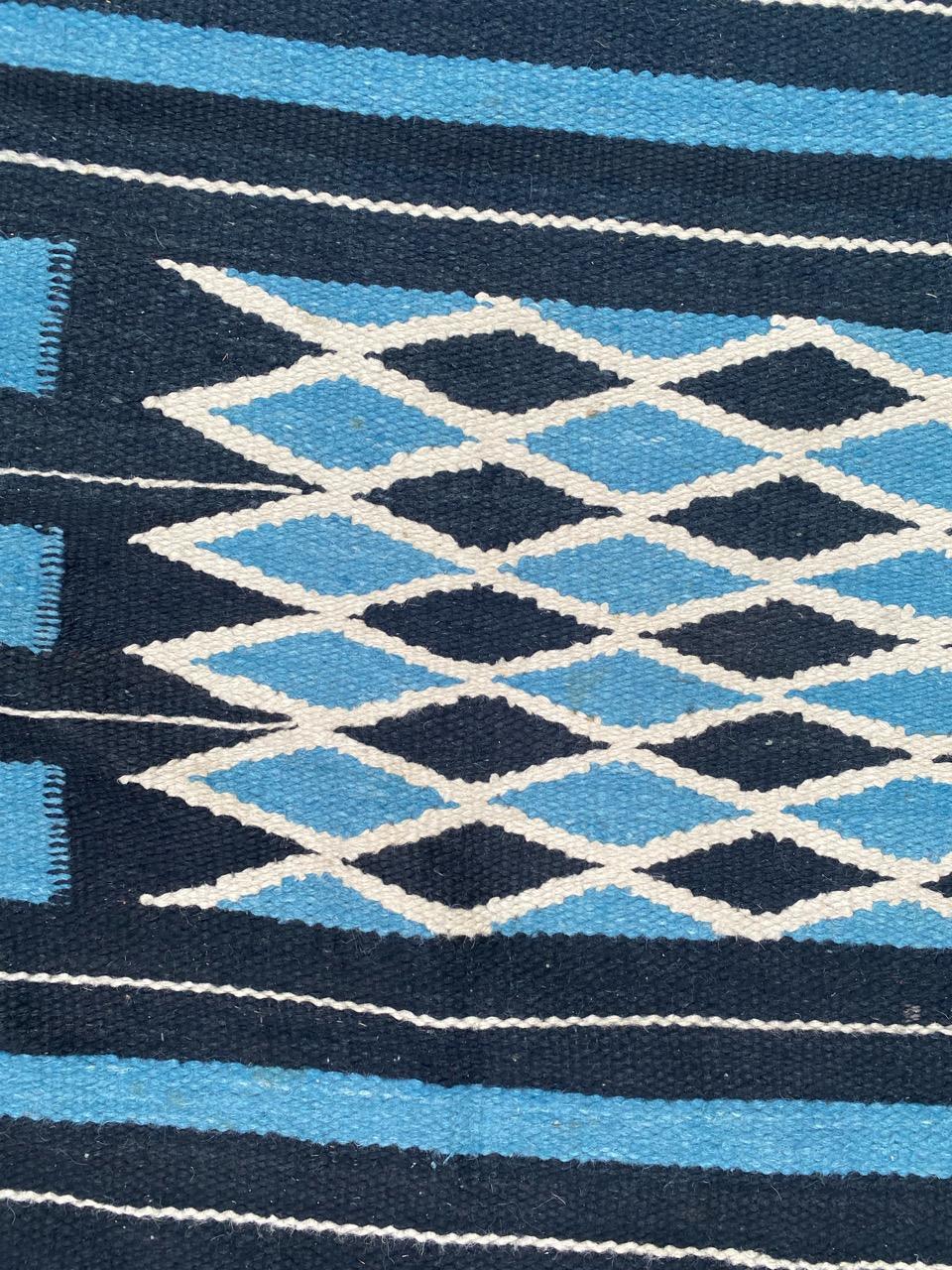 Preciosa alfombra plana escandinava de mediados de siglo Kilim de Bobyrug Lana en venta
