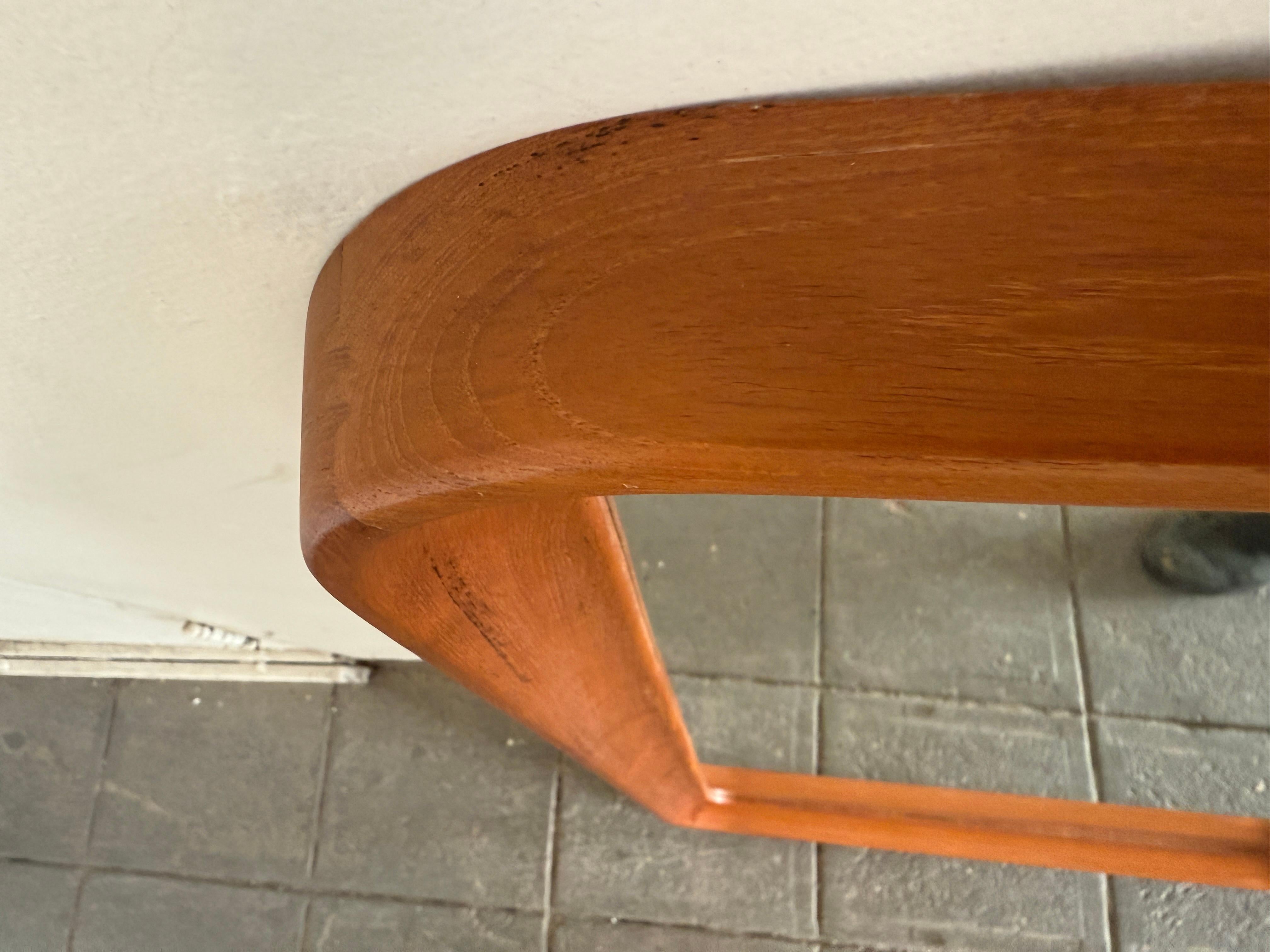 Danese Bellissimo specchio da parete in teak danese moderno scolpito del metà secolo in vendita