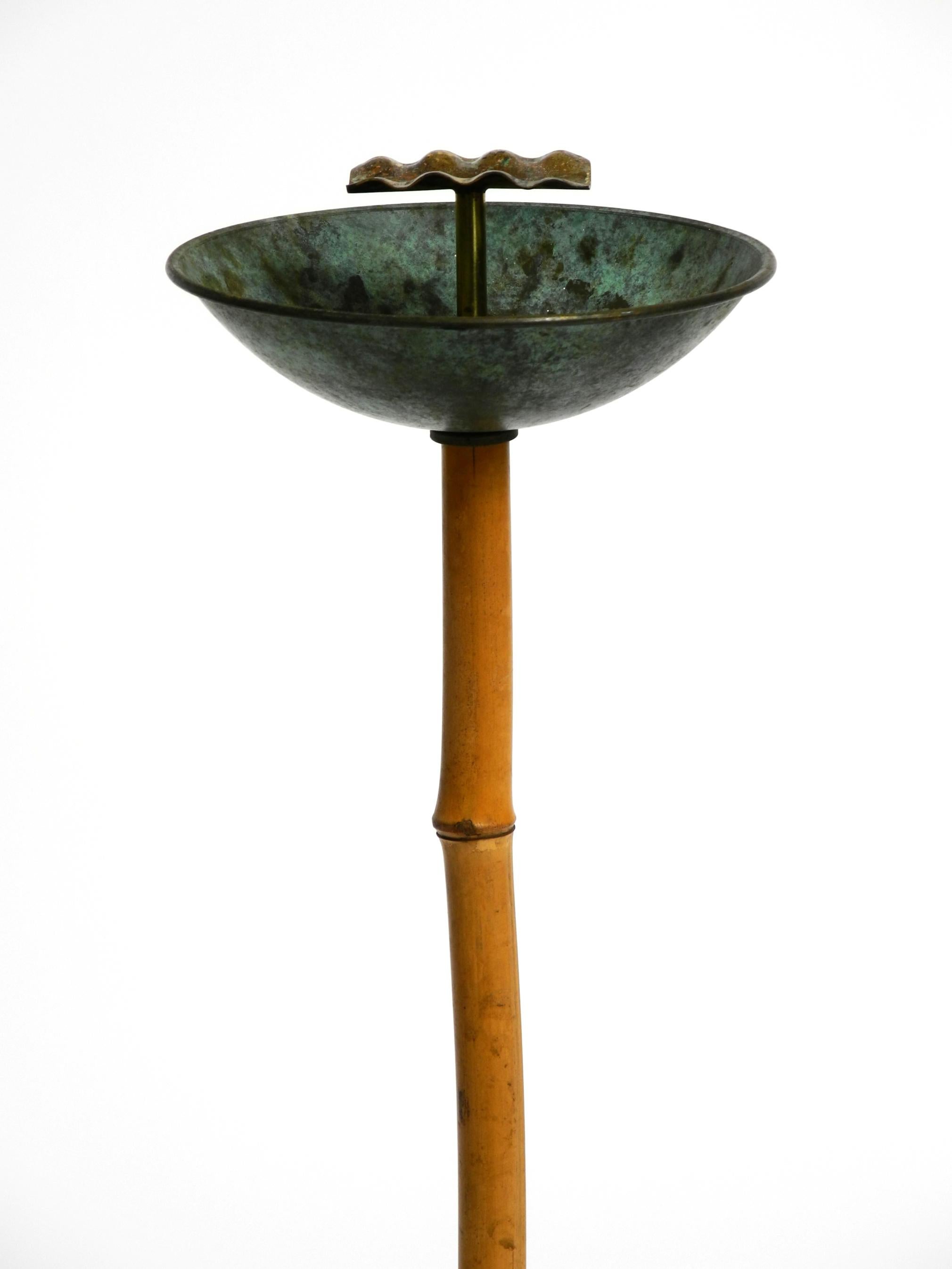 Schöner stehender Aschenbecher aus Marmorbronze und Bambus aus der Mitte des Jahrhunderts (Deutsch) im Angebot