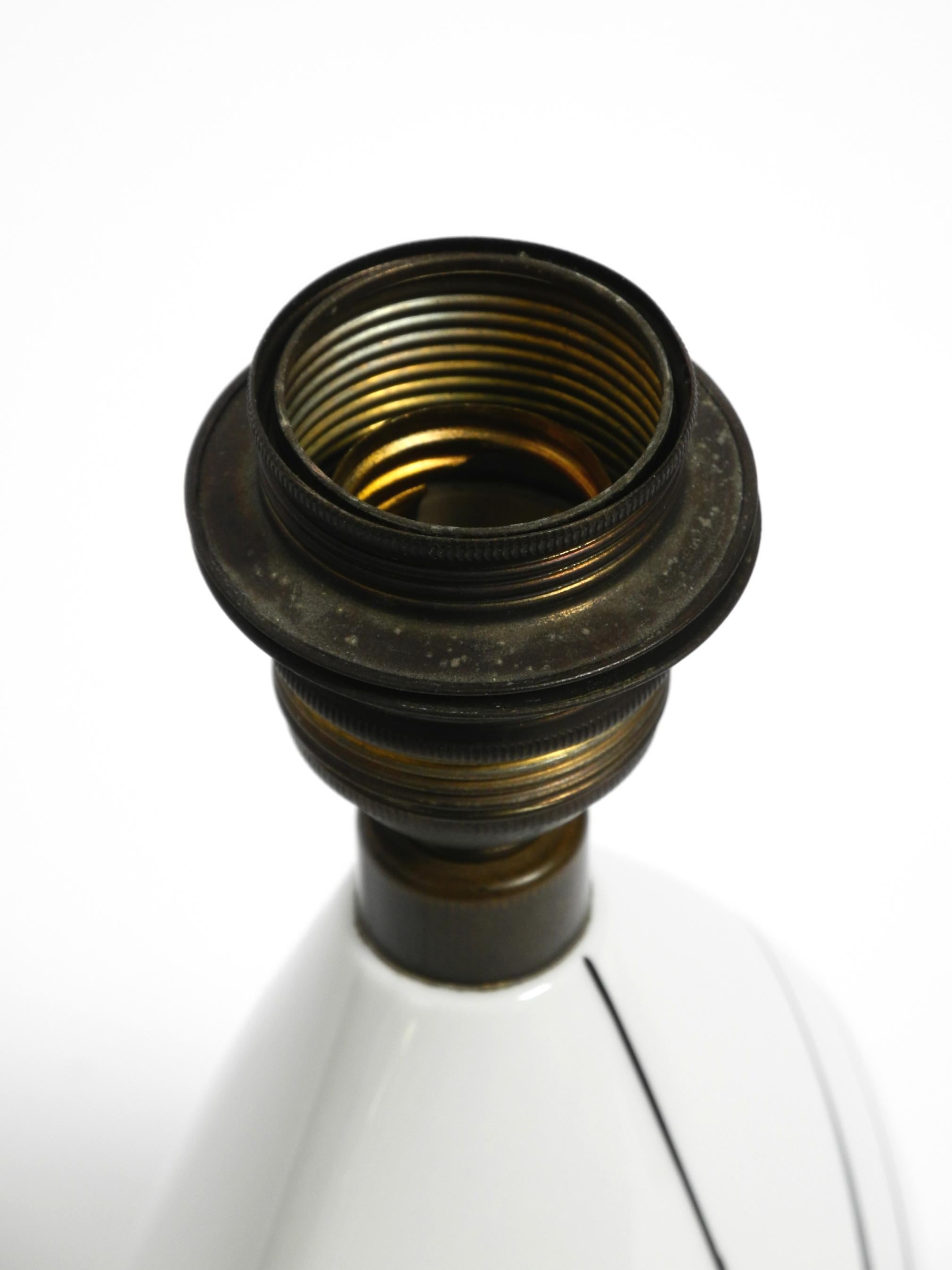 Schöne Tischlampe aus Keramik und Kunststoffschirm aus der Mitte des Jahrhunderts von Alka Kunst im Angebot 5