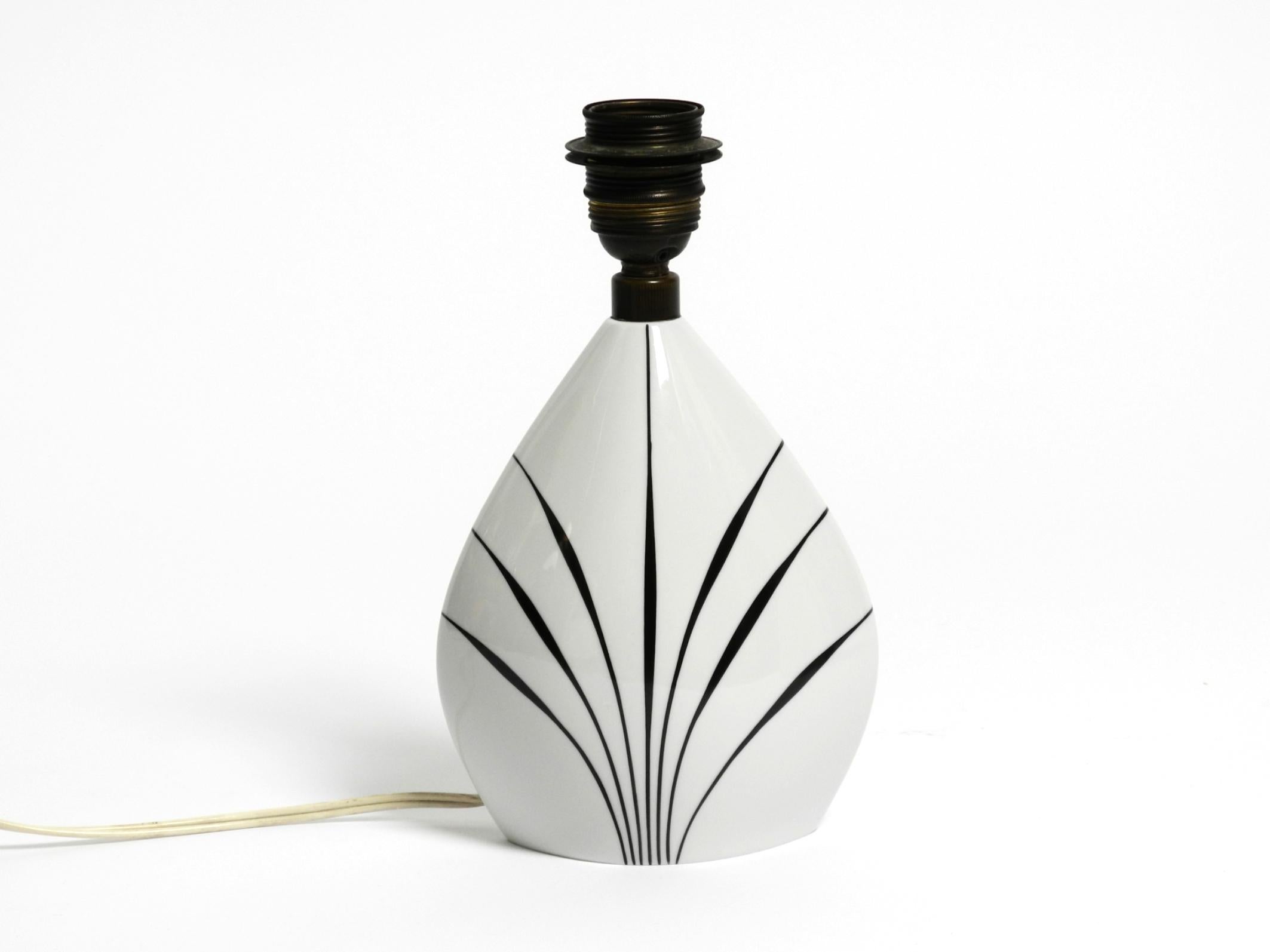 Schöne Tischlampe aus Keramik und Kunststoffschirm aus der Mitte des Jahrhunderts von Alka Kunst im Angebot 6
