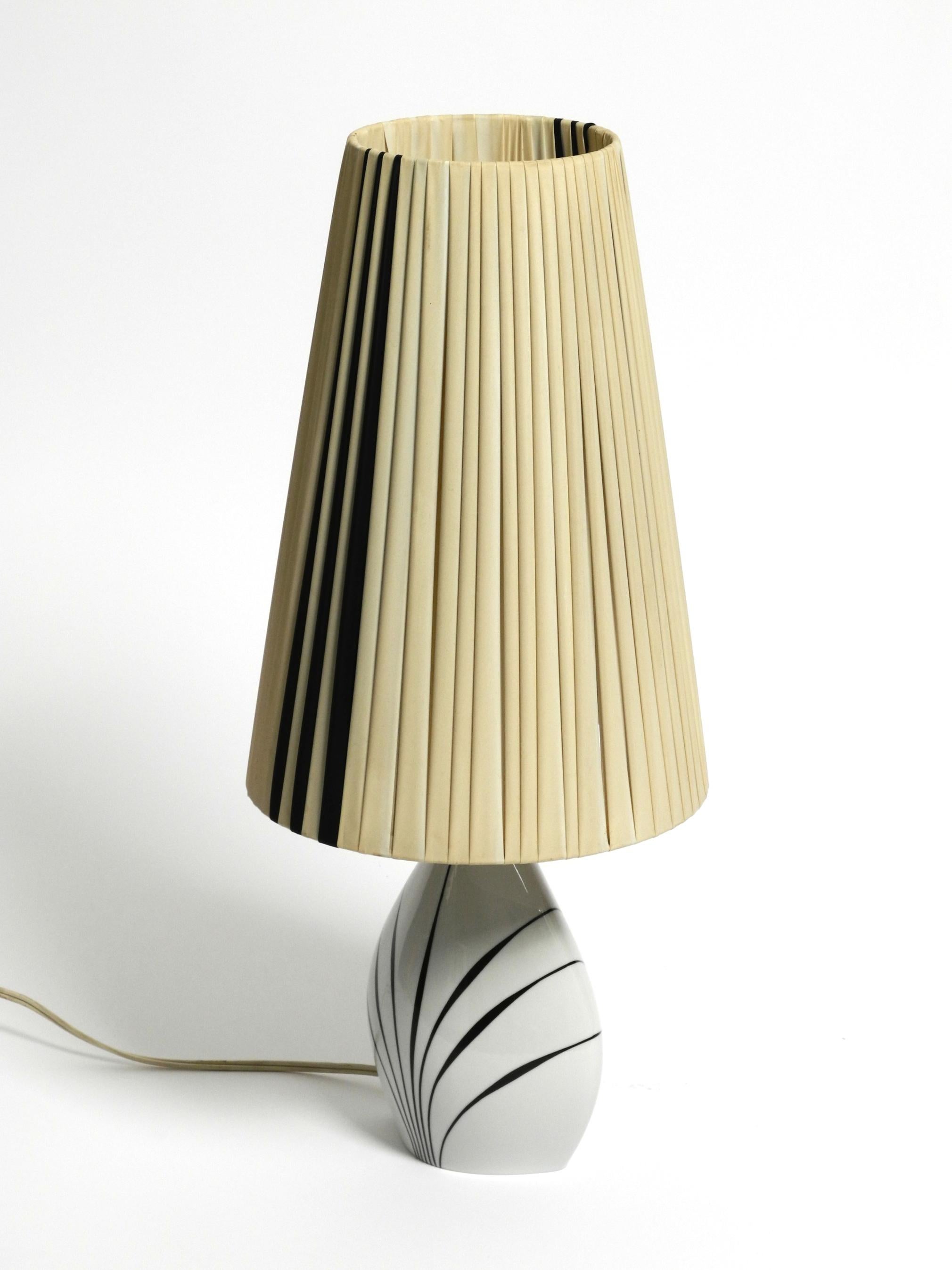 Schöne Tischlampe aus Keramik und Kunststoffschirm aus der Mitte des Jahrhunderts von Alka Kunst im Angebot 11