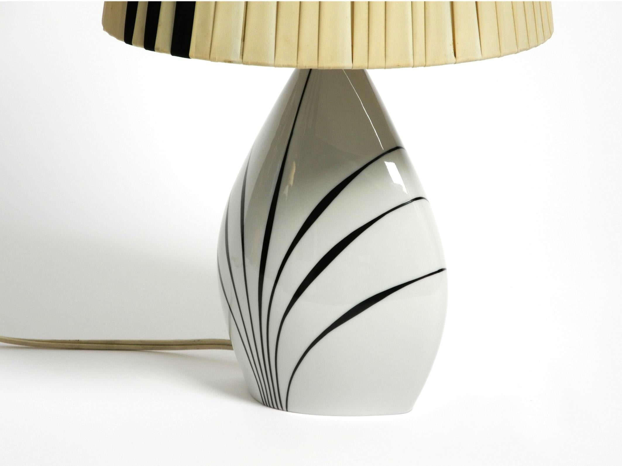 Schöne Tischlampe aus Keramik und Kunststoffschirm aus der Mitte des Jahrhunderts von Alka Kunst im Angebot 12