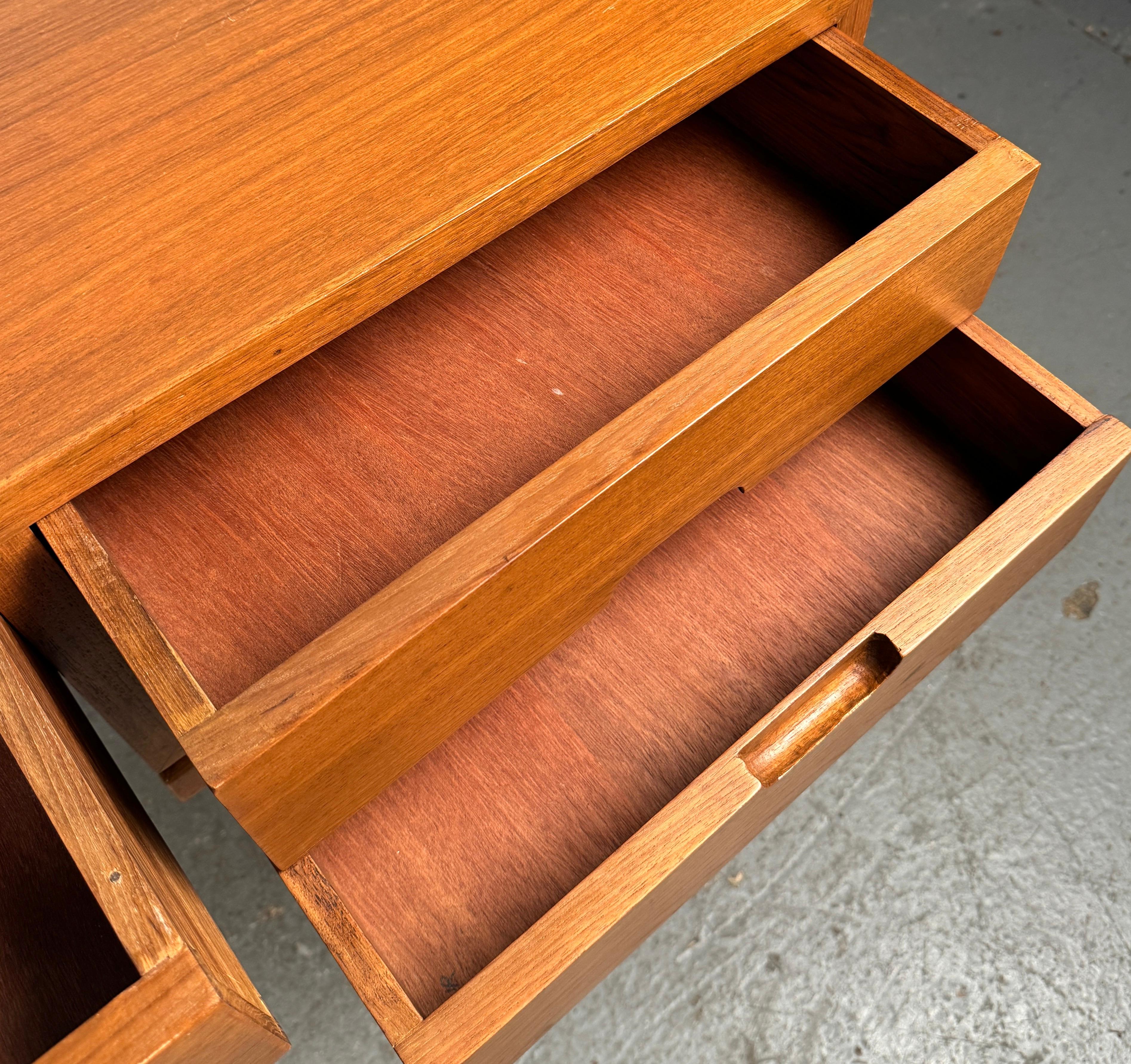 Beautiful Mid-Century Teak Desk by Arne Wahl Iversen en vente 5
