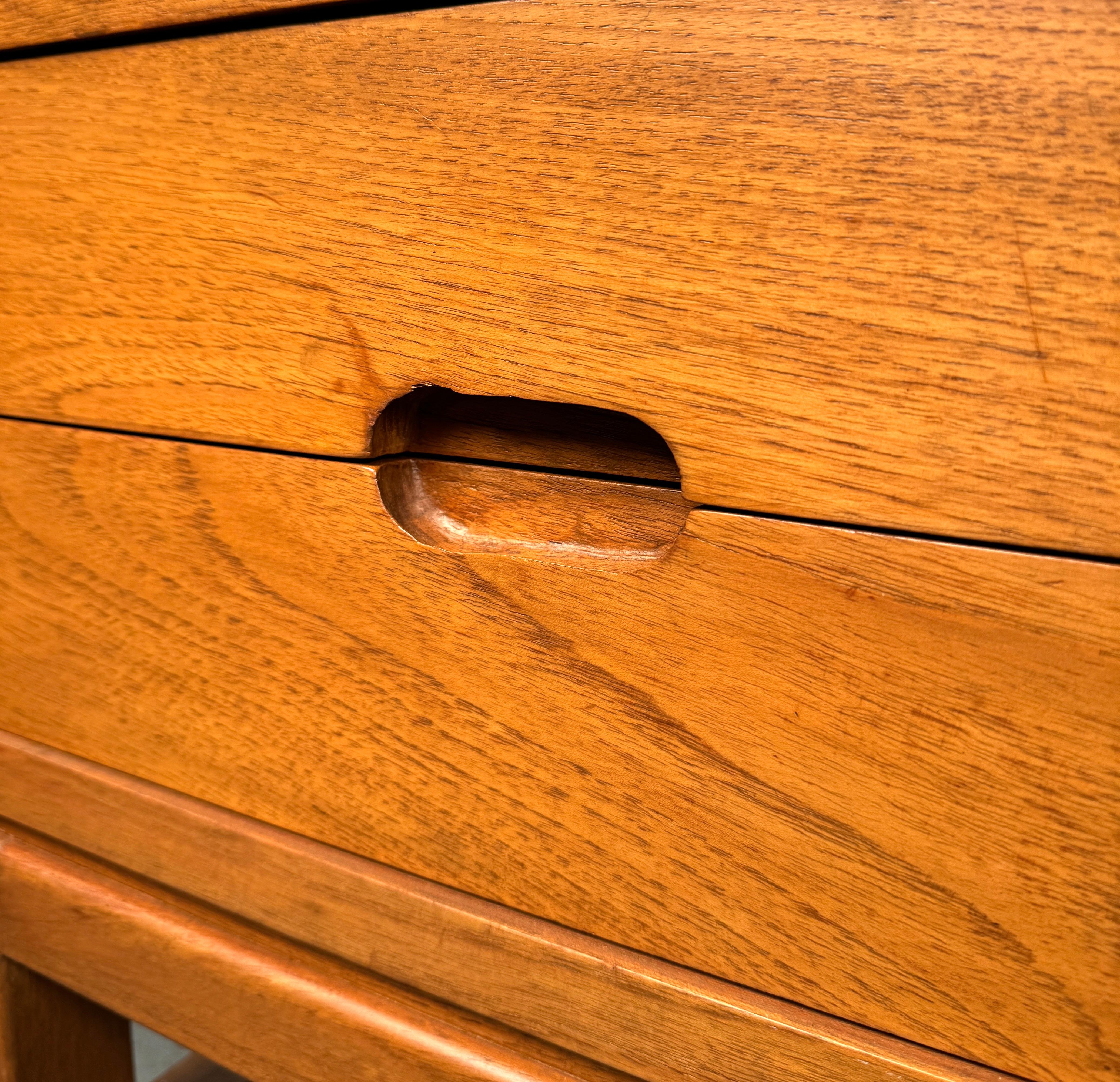 Beautiful Mid-Century Teak Desk by Arne Wahl Iversen en vente 8