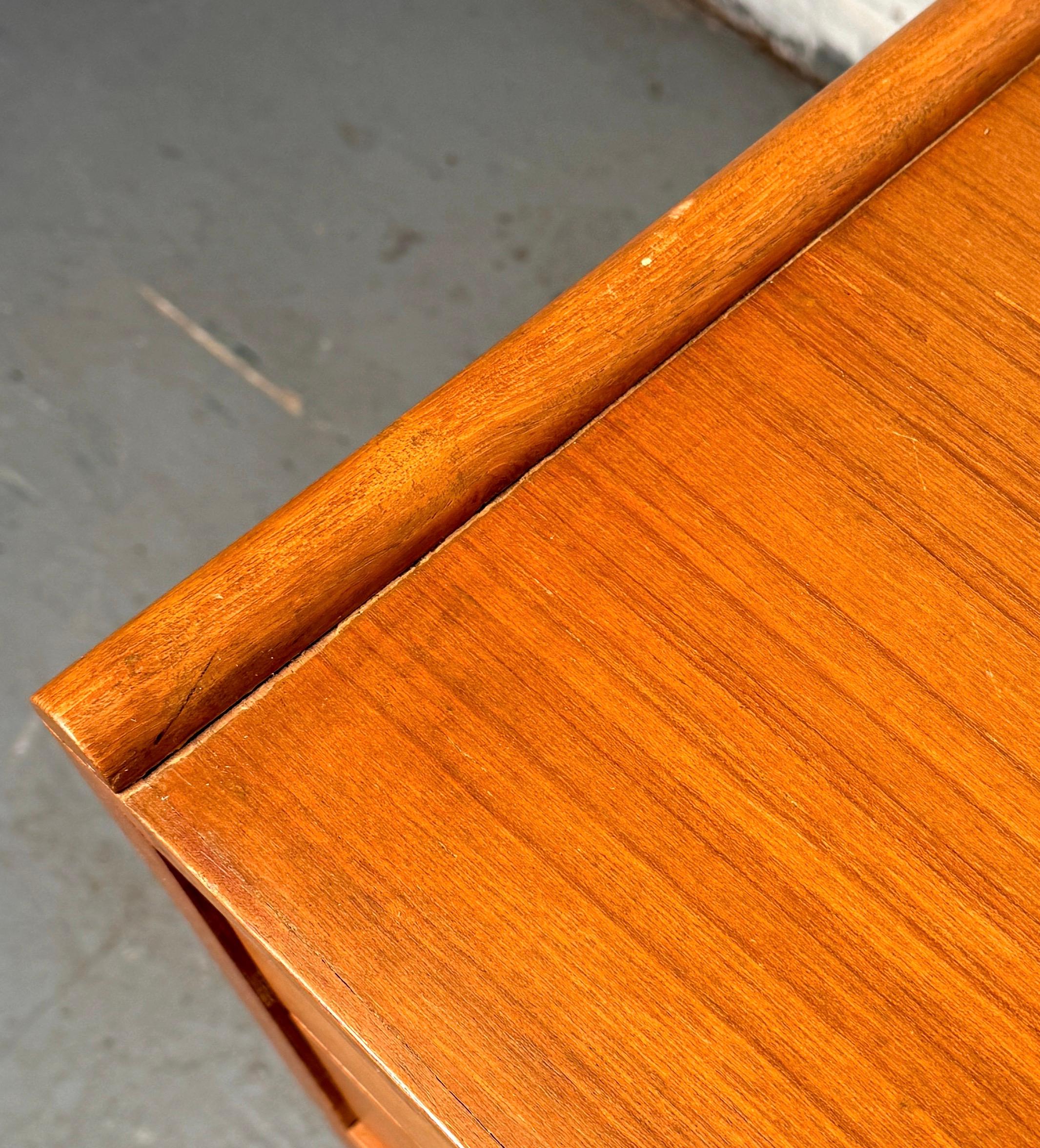 Beautiful Mid-Century Teak Desk by Arne Wahl Iversen en vente 9