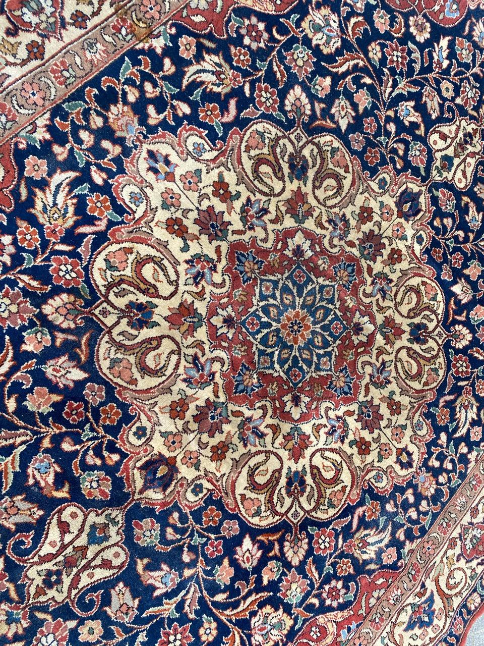 Schöner transylvanianischer Teppich aus der Mitte des Jahrhunderts (20. Jahrhundert) im Angebot
