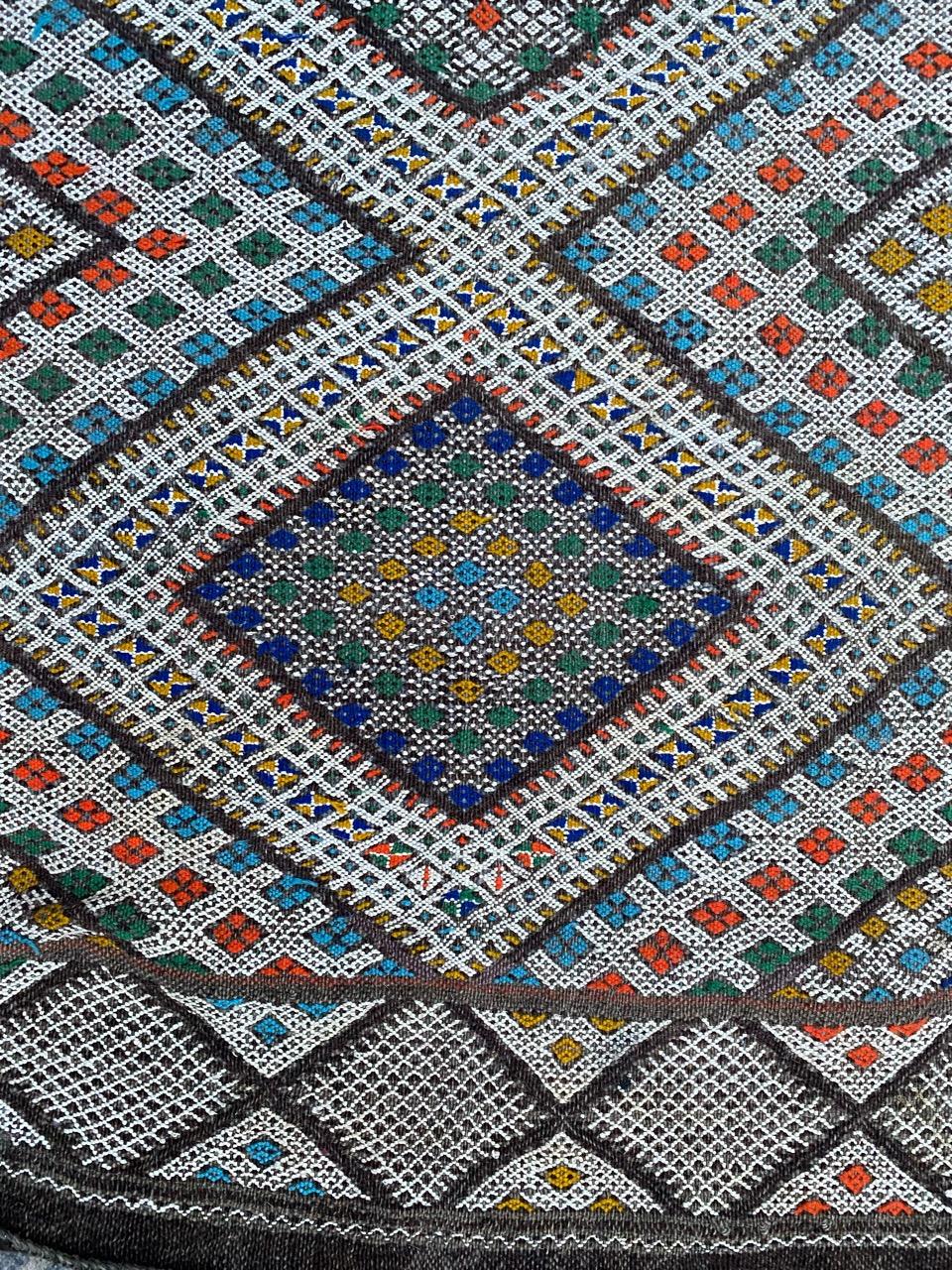 Pretty vintage Moroccan tribal Kilim with nice geometrical design and beautiful colors, entirely hand woven with wool on wool foundation.

✨✨✨
