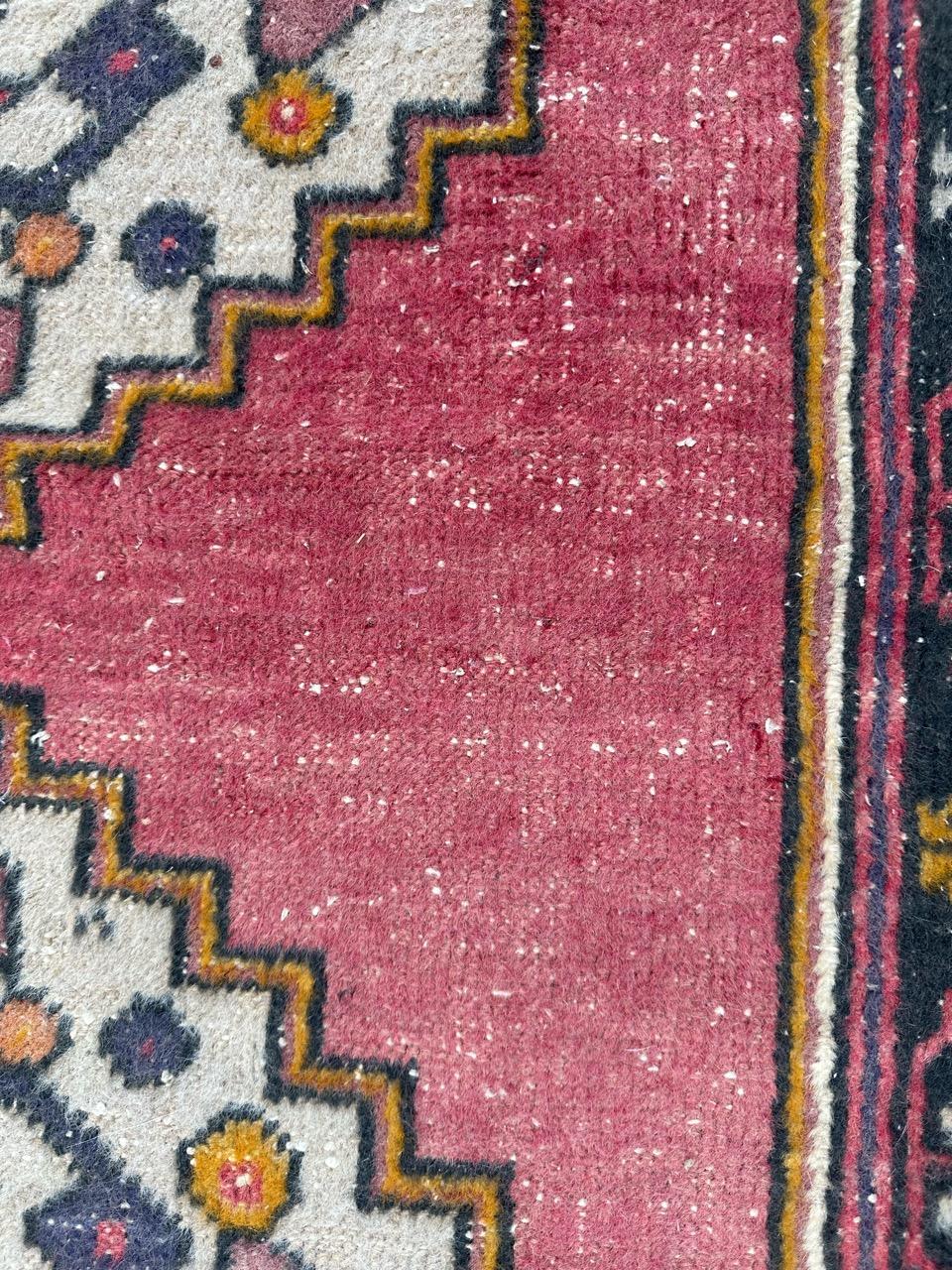 Beautiful mid century Turkish Anatolian rug For Sale 3
