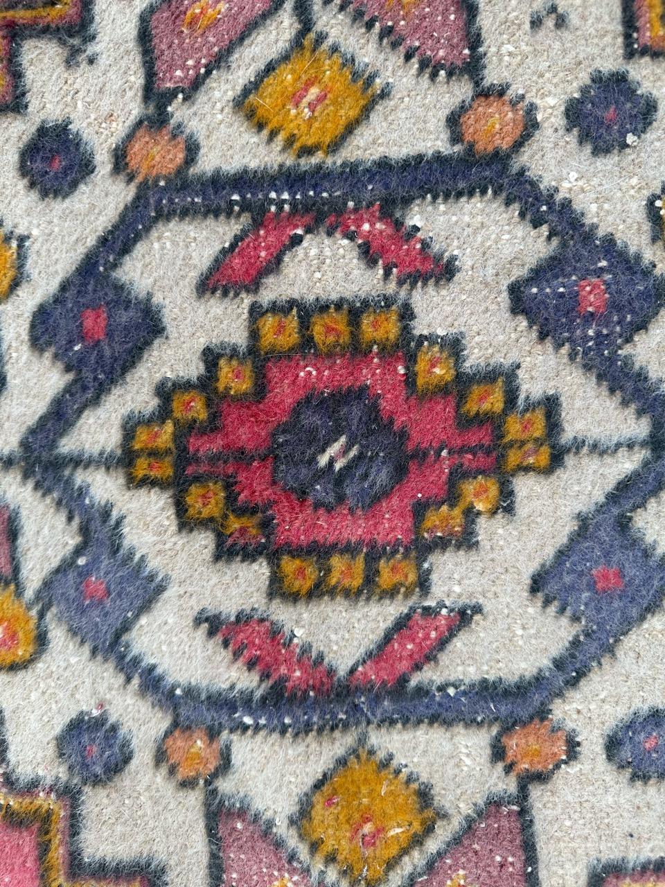 Beautiful mid century Turkish Anatolian rug For Sale 4