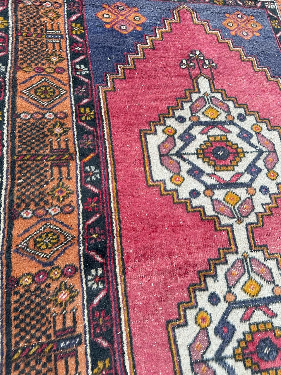 Beautiful mid century Turkish Anatolian rug For Sale 5