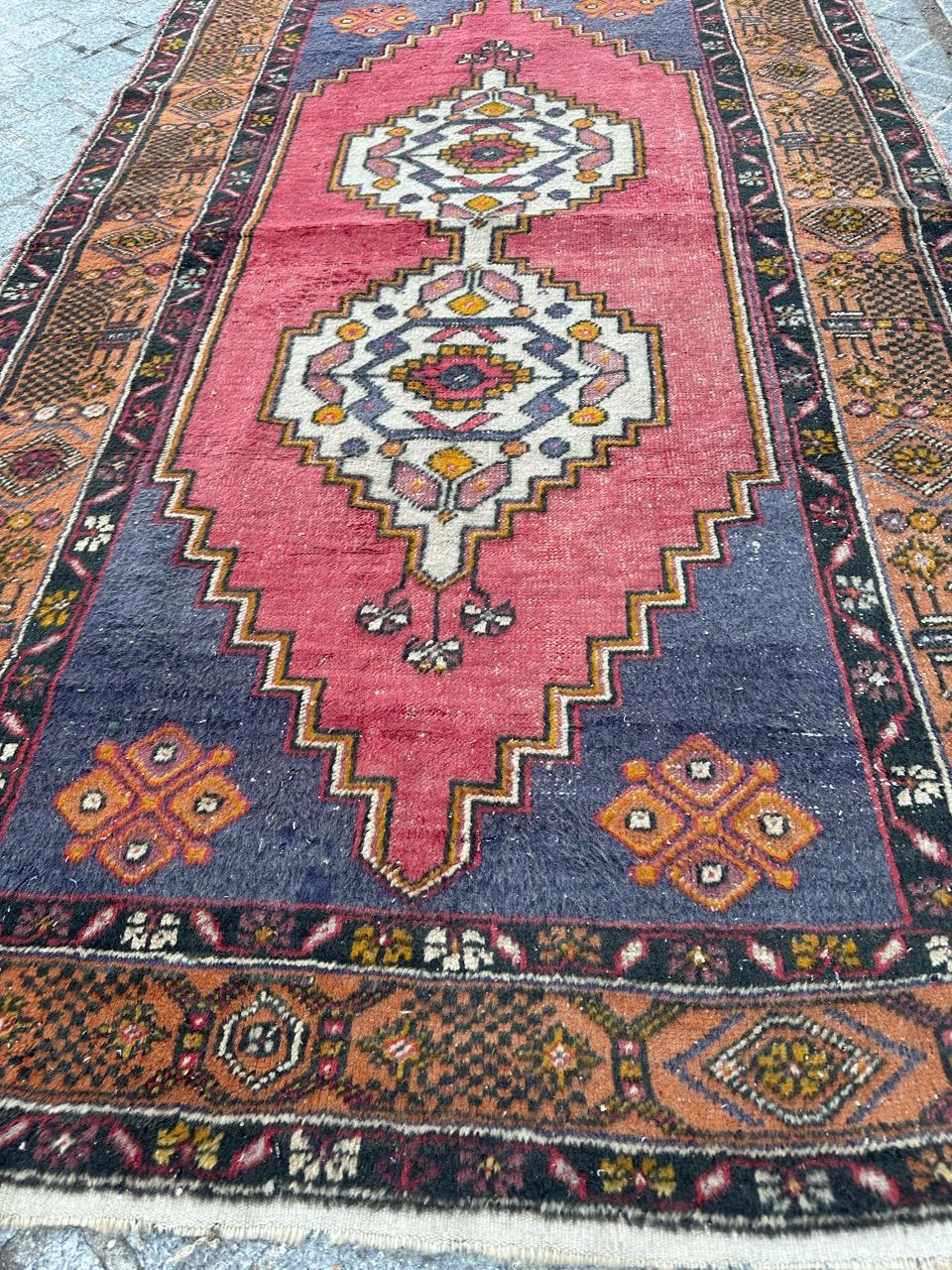 Beautiful mid century Turkish Anatolian rug For Sale 7