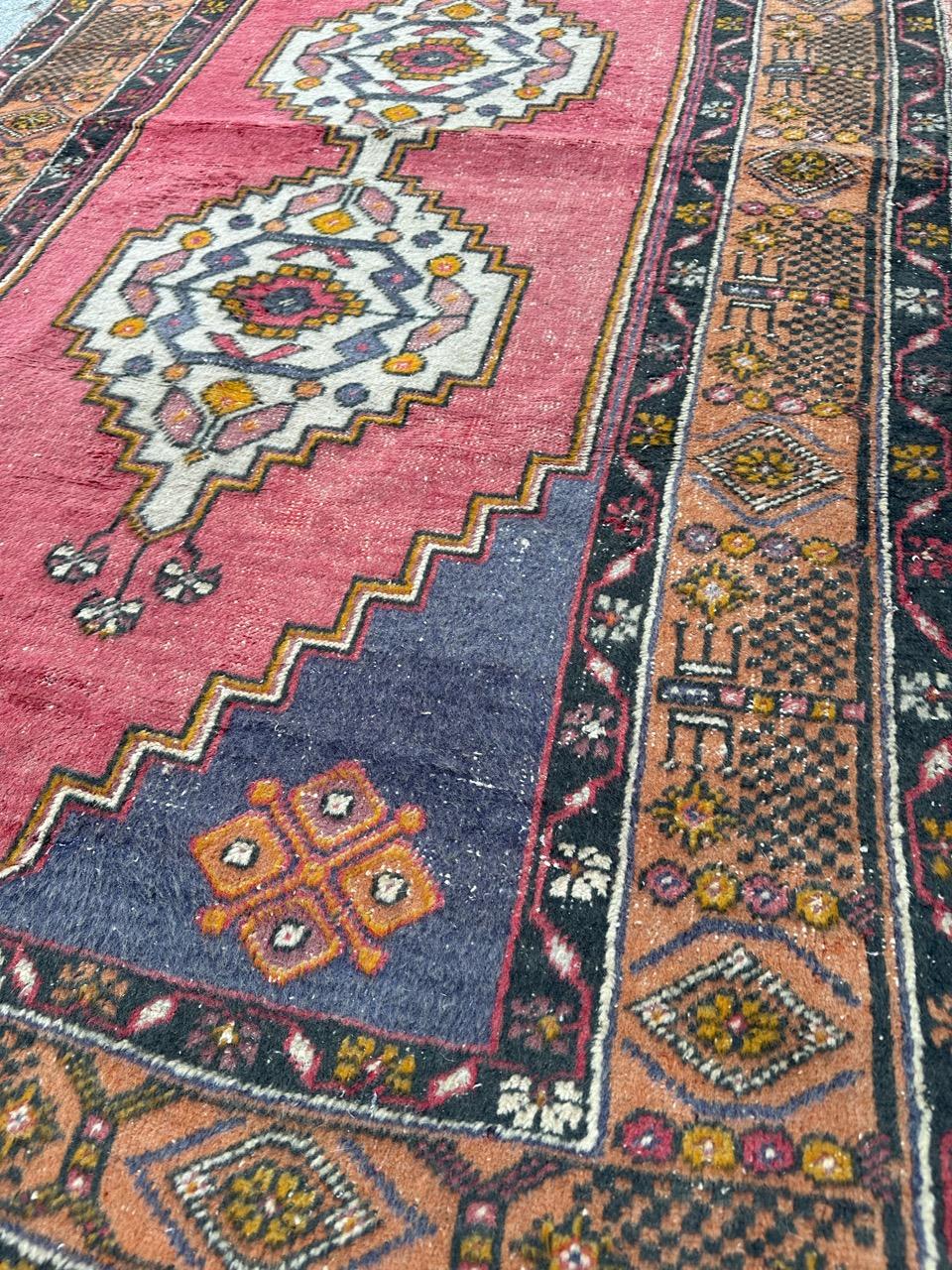Beautiful mid century Turkish Anatolian rug For Sale 8