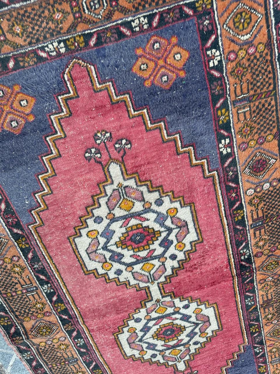 Beautiful mid century Turkish Anatolian rug For Sale 9