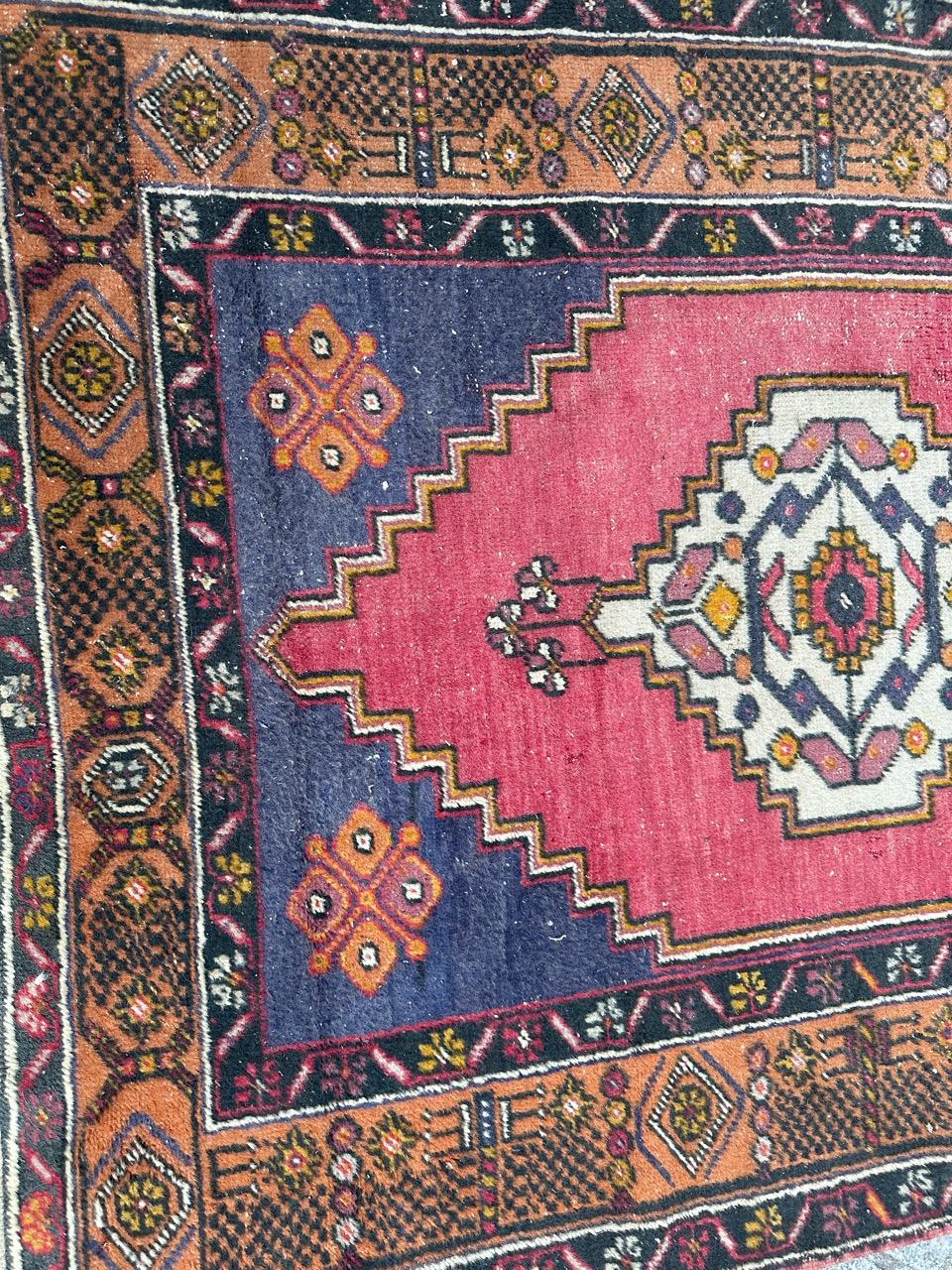 Hand-Knotted Beautiful mid century Turkish Anatolian rug For Sale