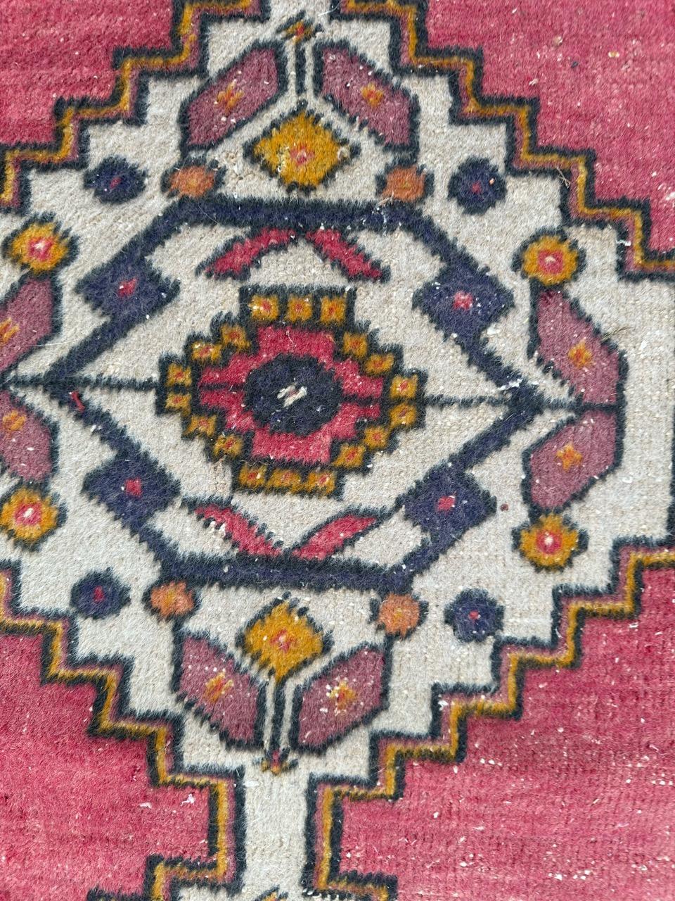 Beautiful mid century Turkish Anatolian rug For Sale 1