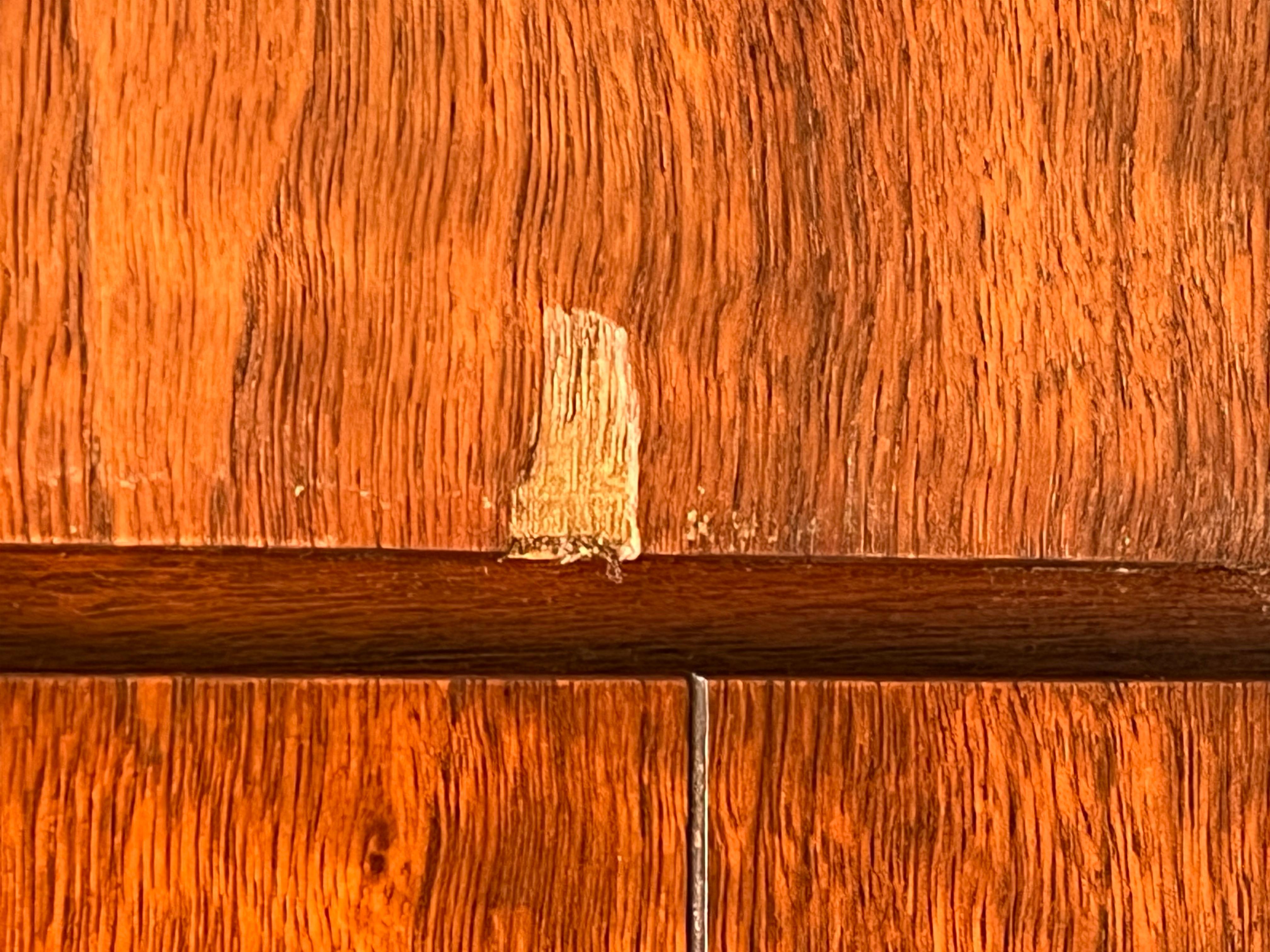 Noce Bellissimo comò in noce di metà secolo di John Stuarts in vendita