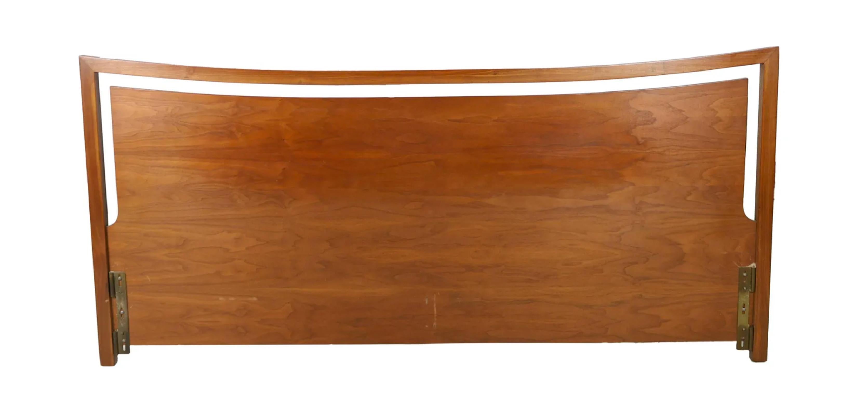 American Beautiful Mid-Century Walnut King Bed Headboard curved Design For Sale