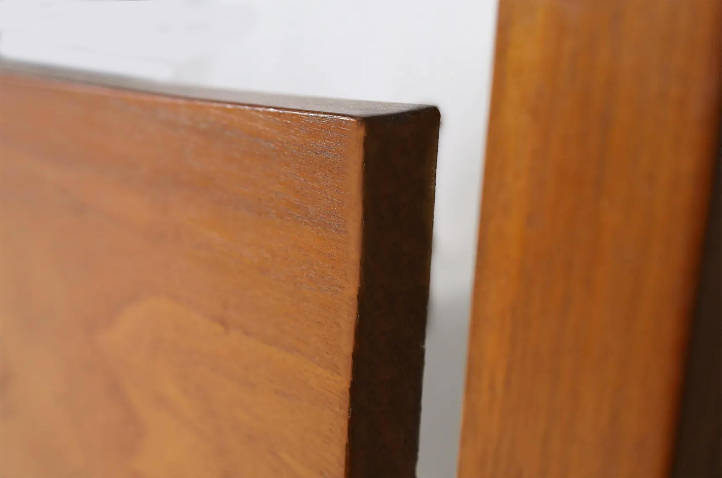 Travail du bois Magnifique tête de lit King en noyer du milieu du siècle, design incurvé en vente