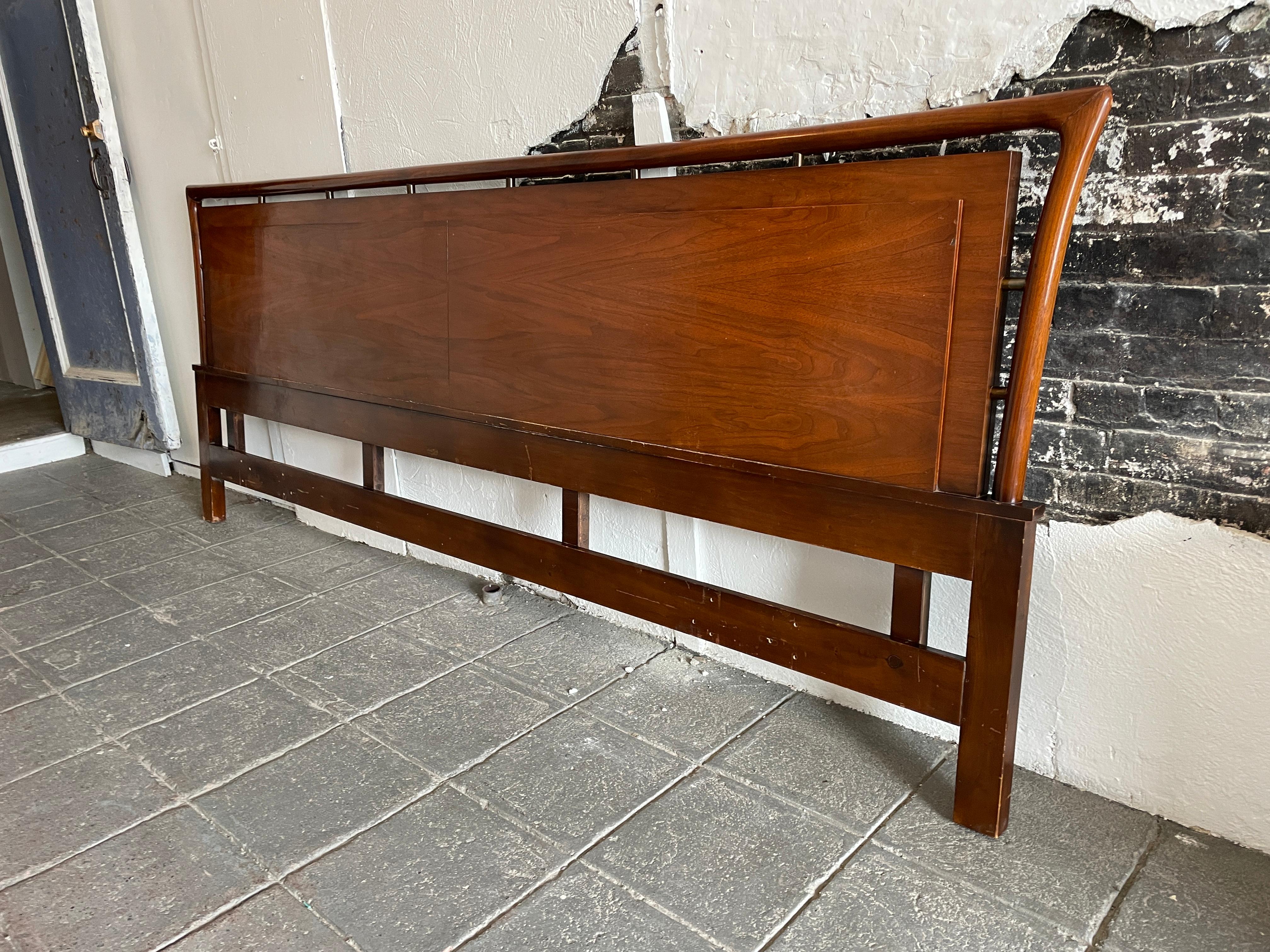 Schönes Kopfteil aus Nussbaumholz, Mid-Century (amerikanisch)