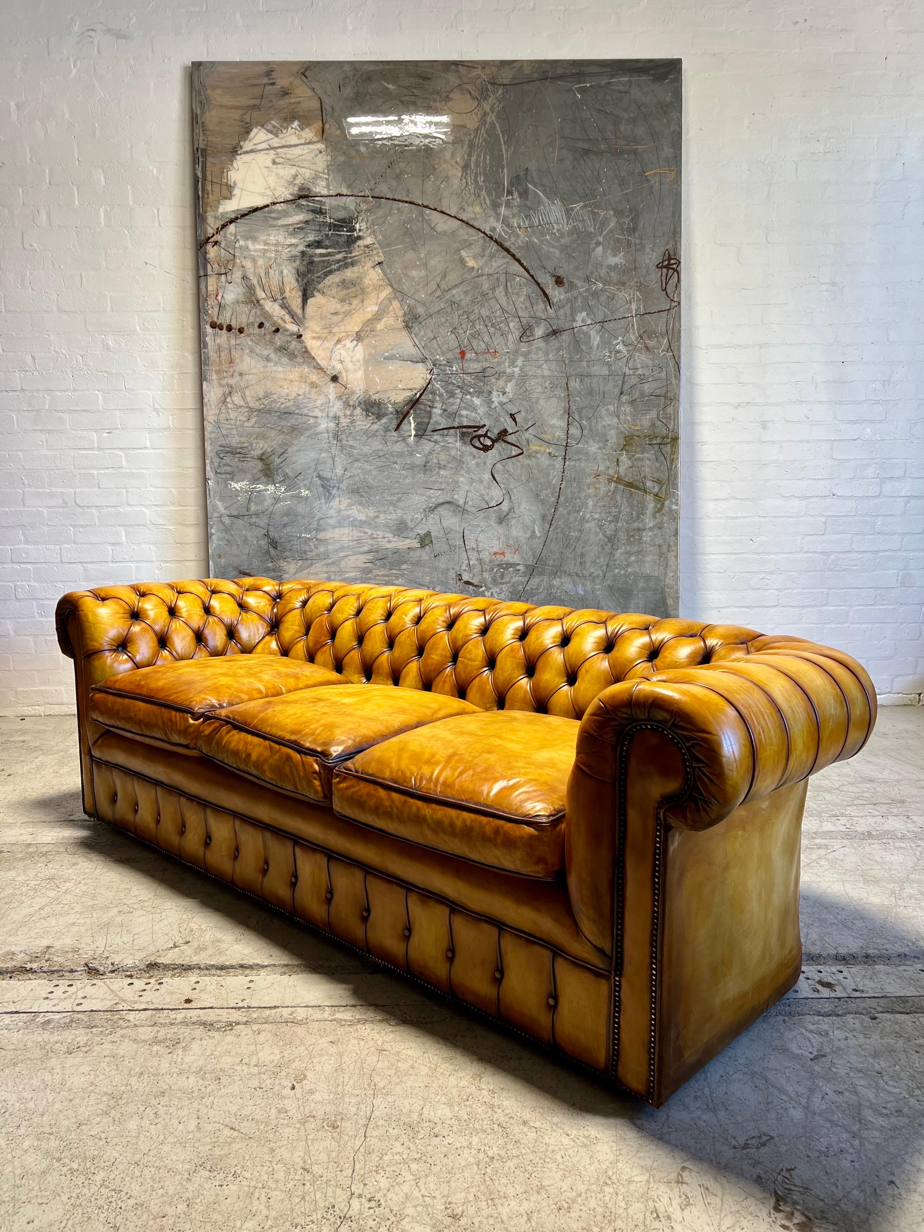 20th Century Beautiful Mid-C Leather Chesterfield Sofa in Hand Dyed Golden Tans For Sale