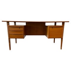 Magnifique bureau danois en teck de style moderne du milieu du siècle dernier, par Peter Lovig Nielson