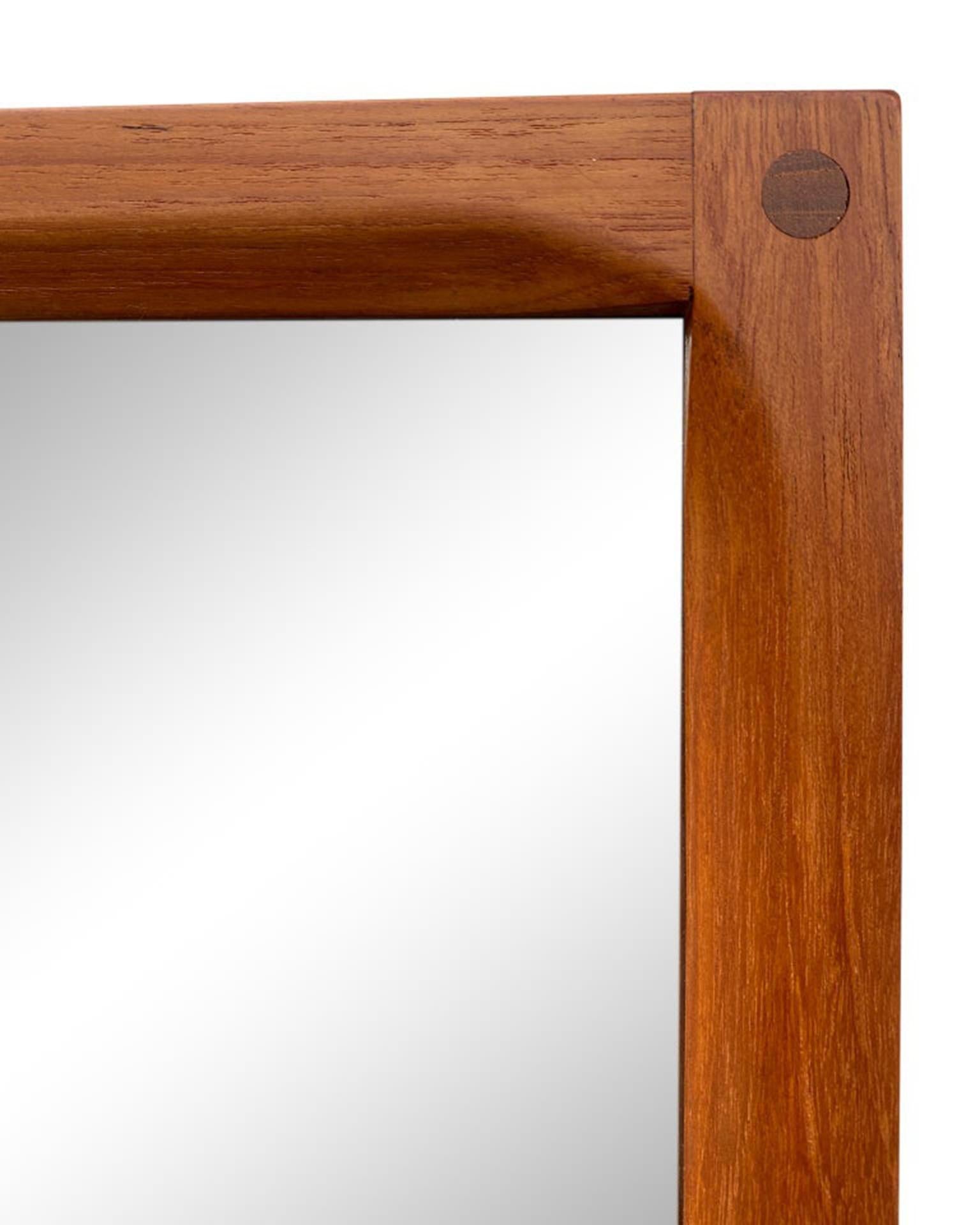 Danese Bellissimo specchio danese moderno di metà secolo in teak di Kai Kristiansen in vendita