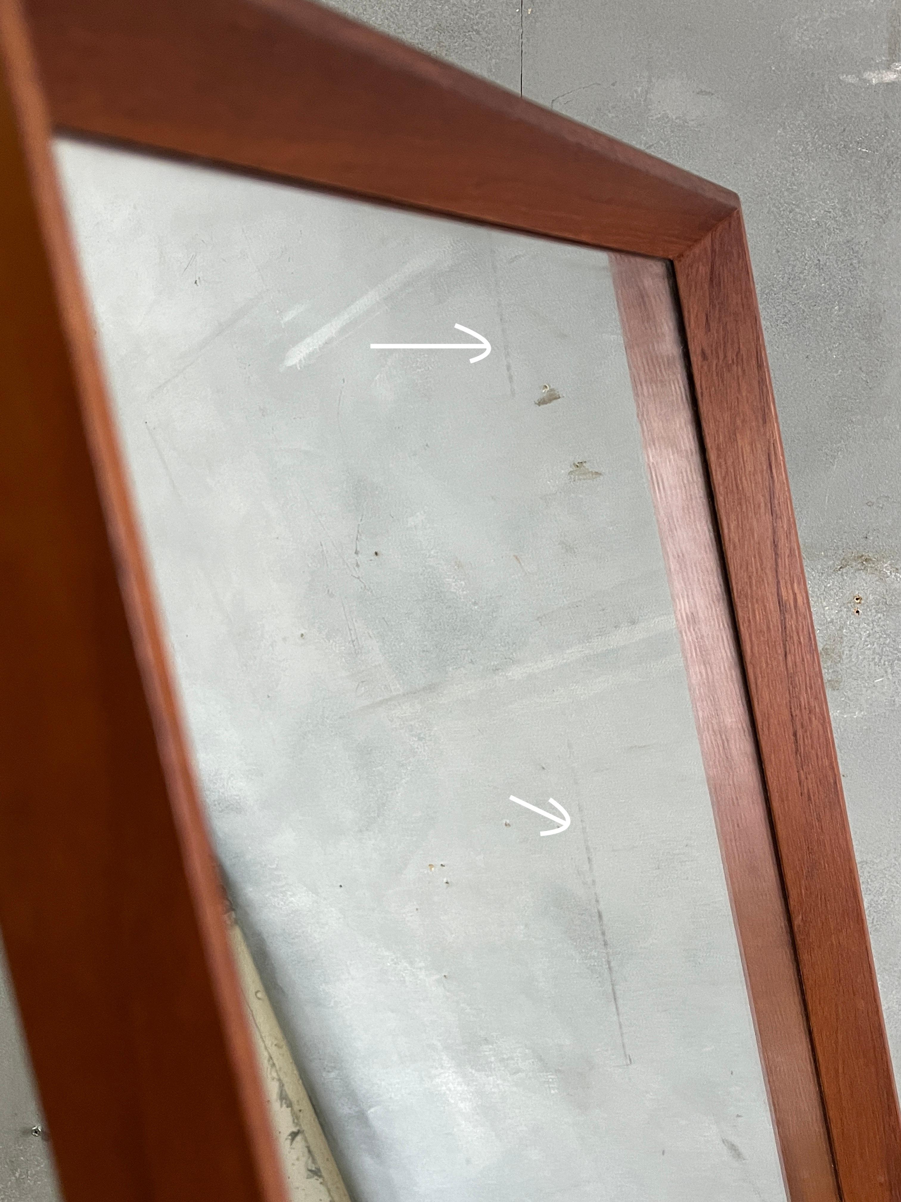 Schöner Bodenspiegel aus der Mitte des Jahrhunderts mit schwebender Schublade von Arne Vodder im Angebot 7