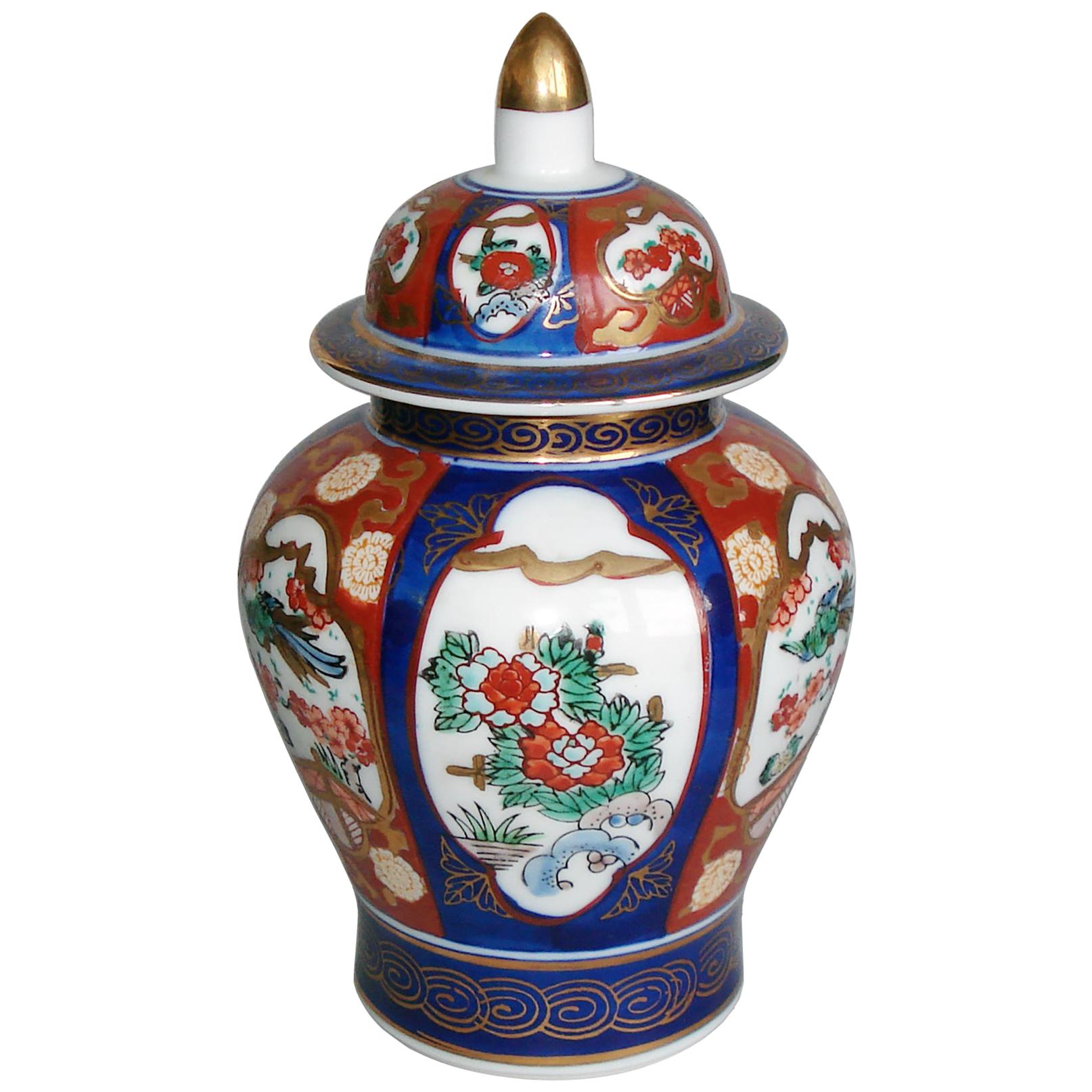 Pair of Covered Japanese Imari Urns at 1stDibs